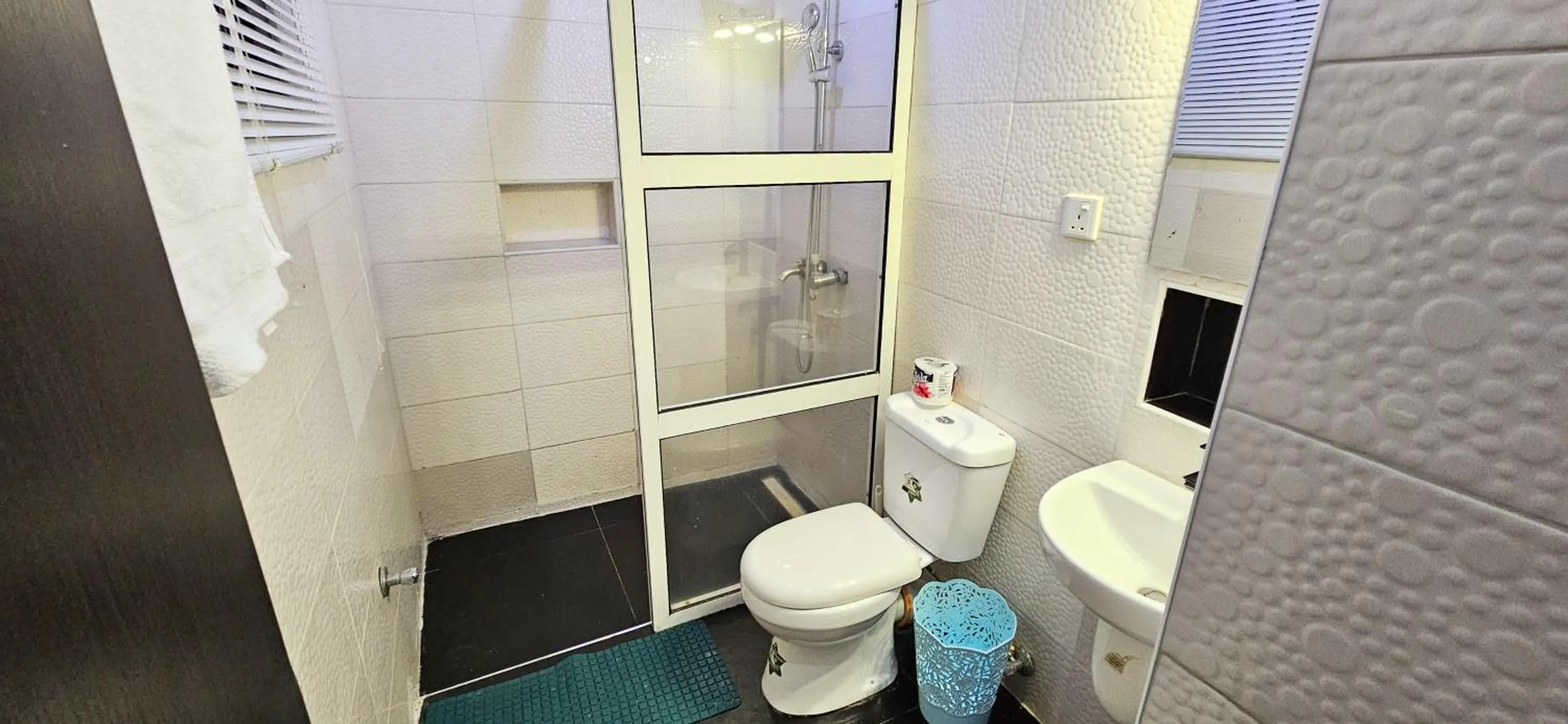 Shower in The Leneade - City Centre at Wuse 2