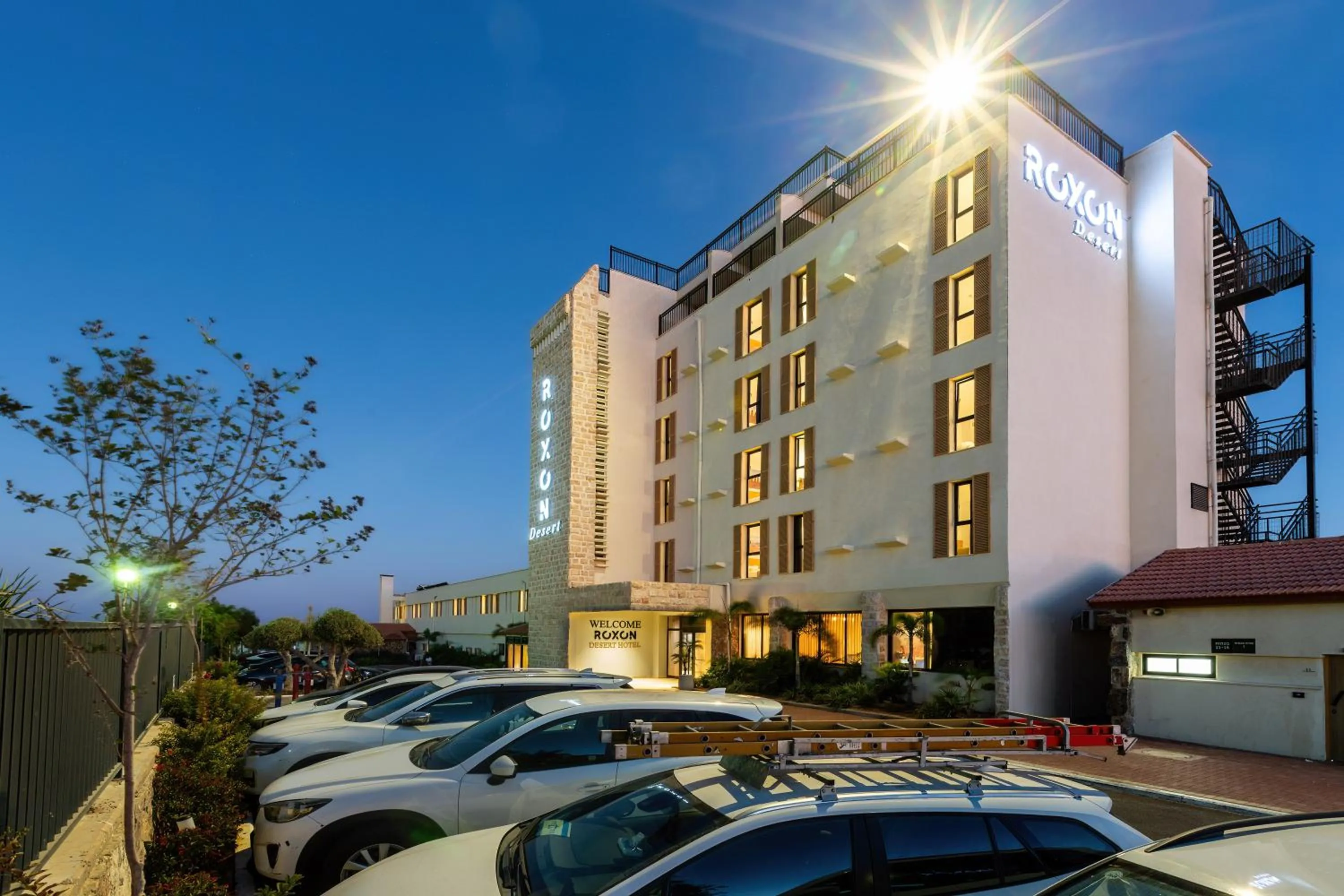 Property building in Roxon Desert Arad