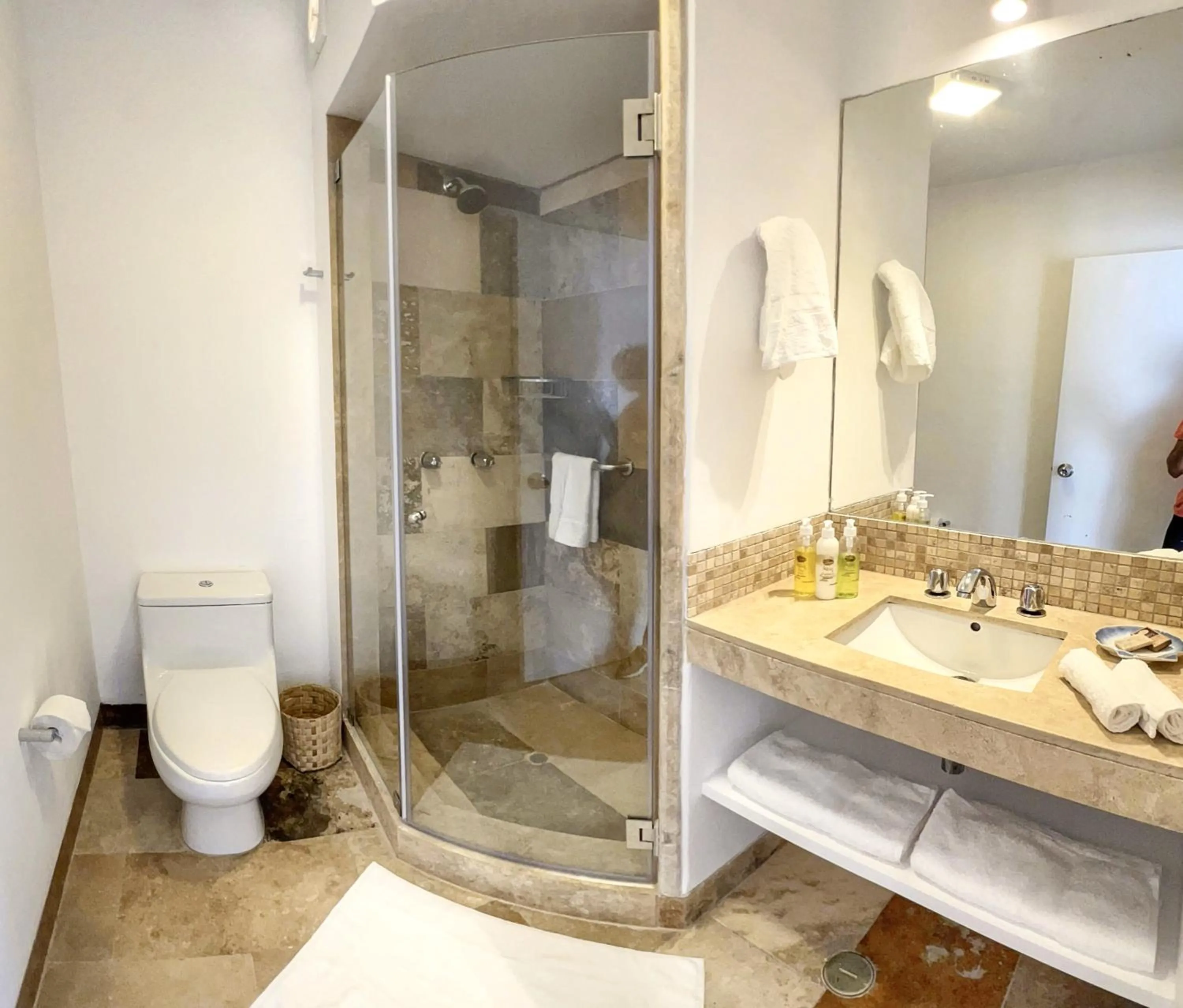 Shower in Atoq Paracas Reserva