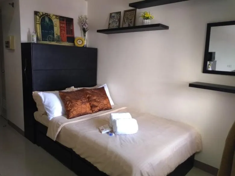 Bed in Mabolo Garden Flats