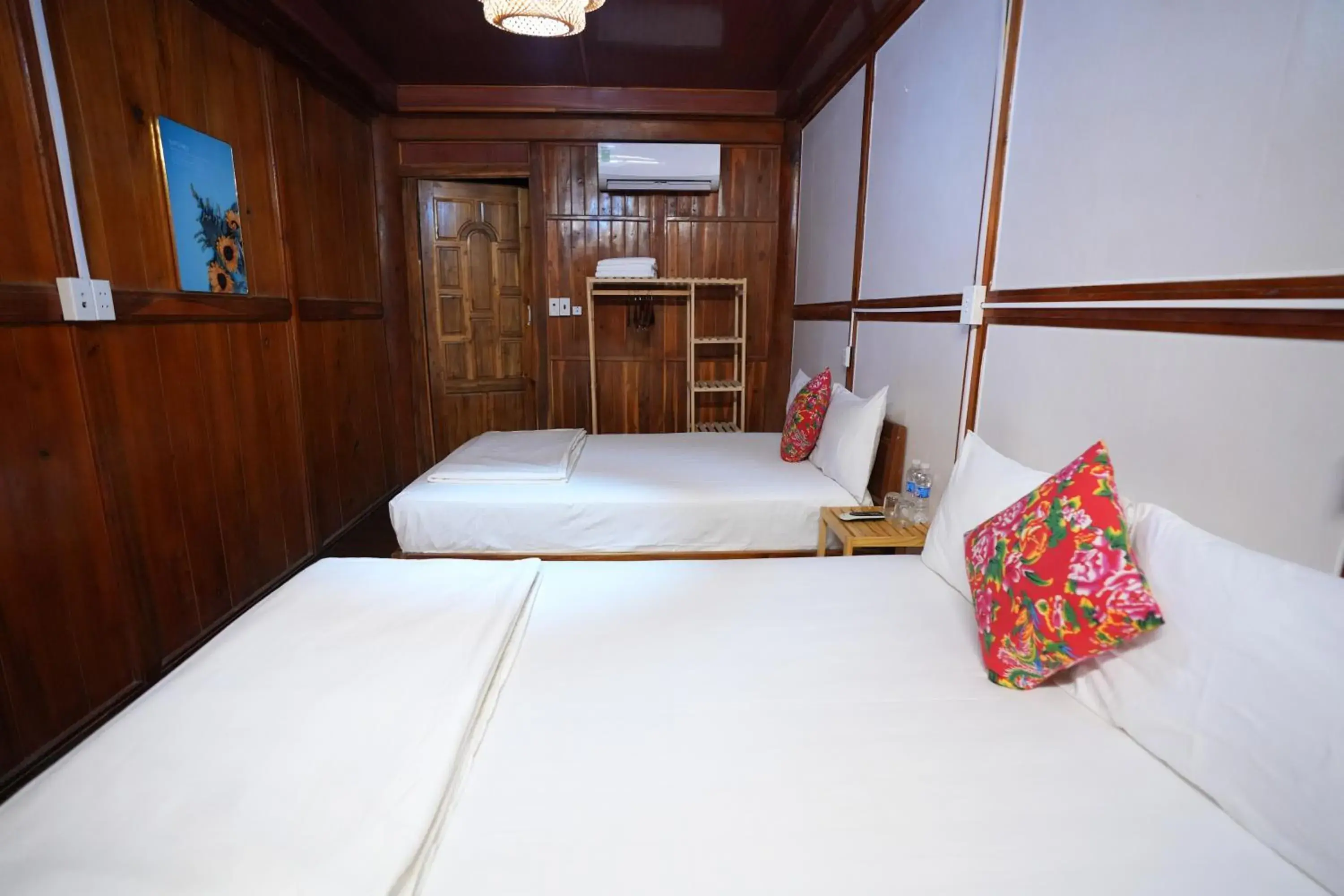 Quadruple Room with Sea View in Cat Ba SOL Beach Quadruple Room with Sea View in Cat Ba SOL Beach