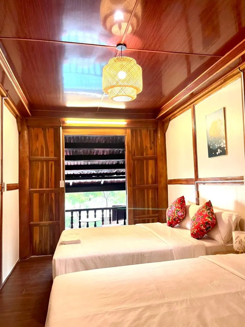 Queen Room with Sea View in Cat Ba SOL Beach