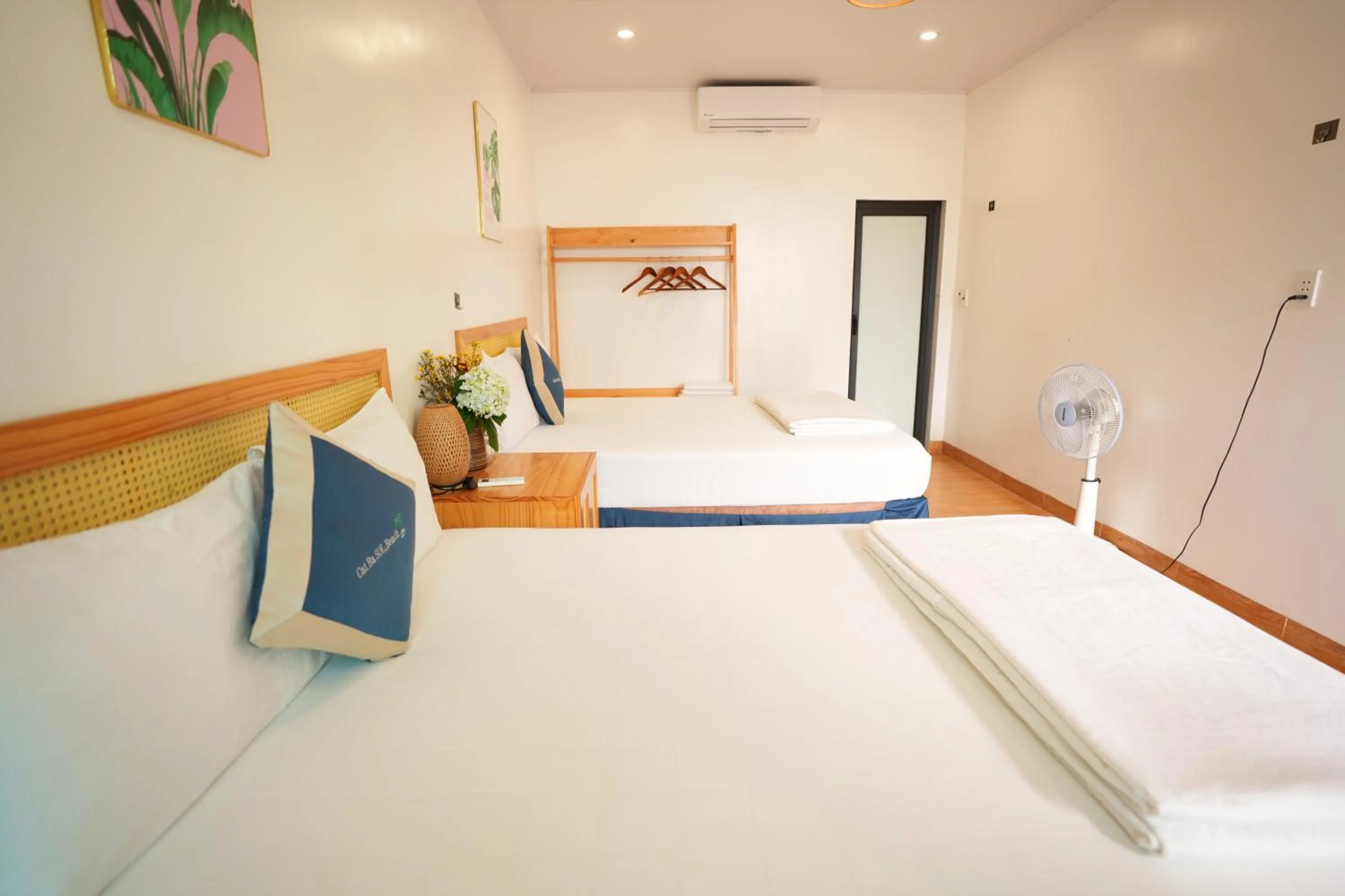 Bedroom, Bed in Cat Ba SOL Beach