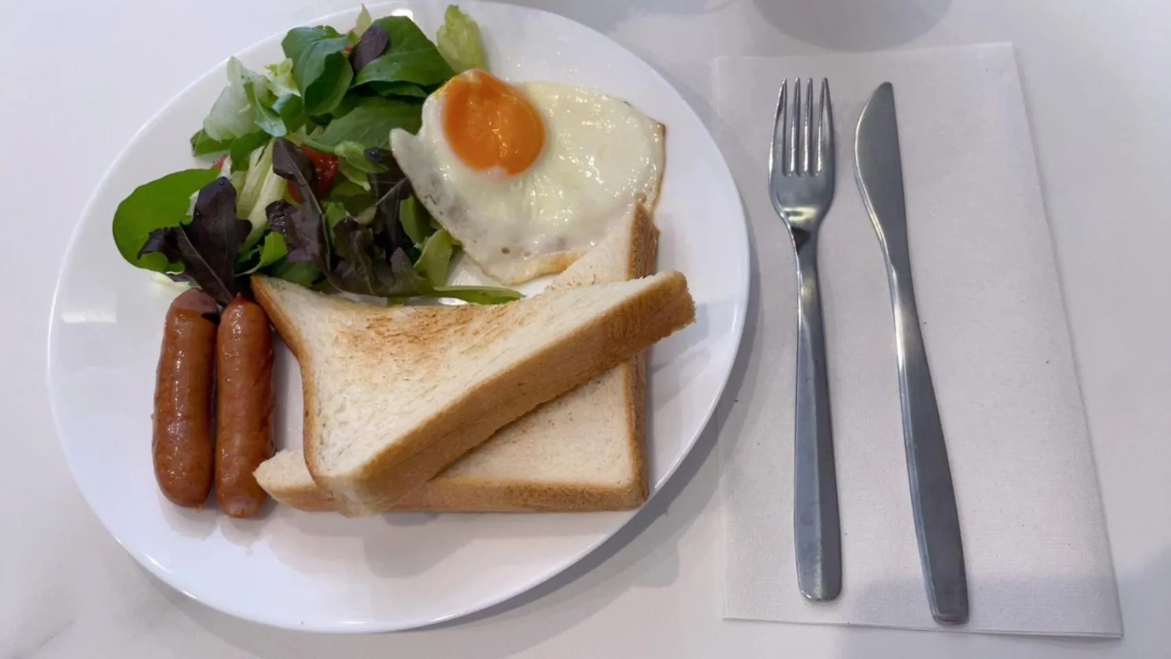 Food and drinks in Tora Hotel Asakusa