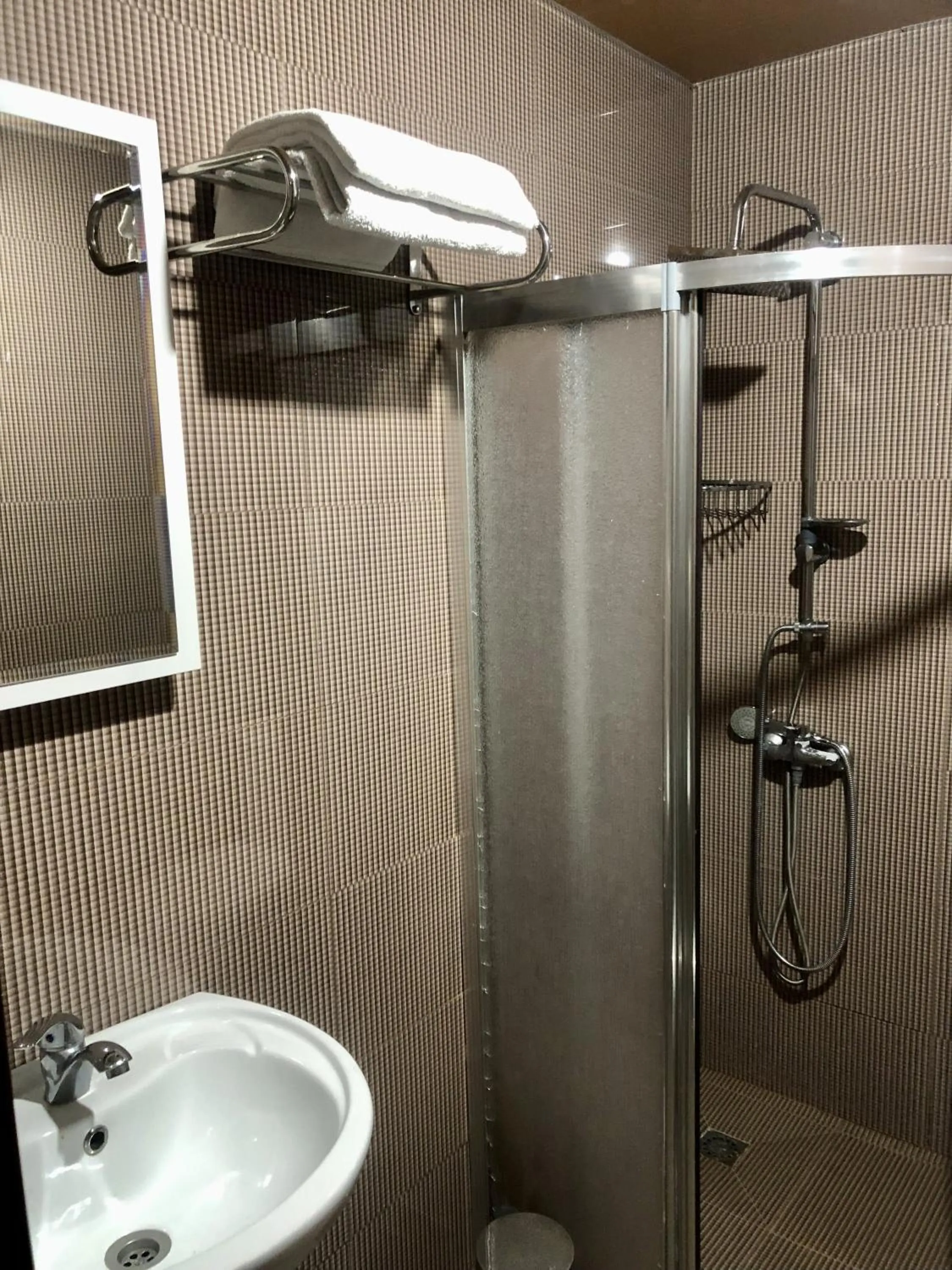 Shower in Hotel My Rose