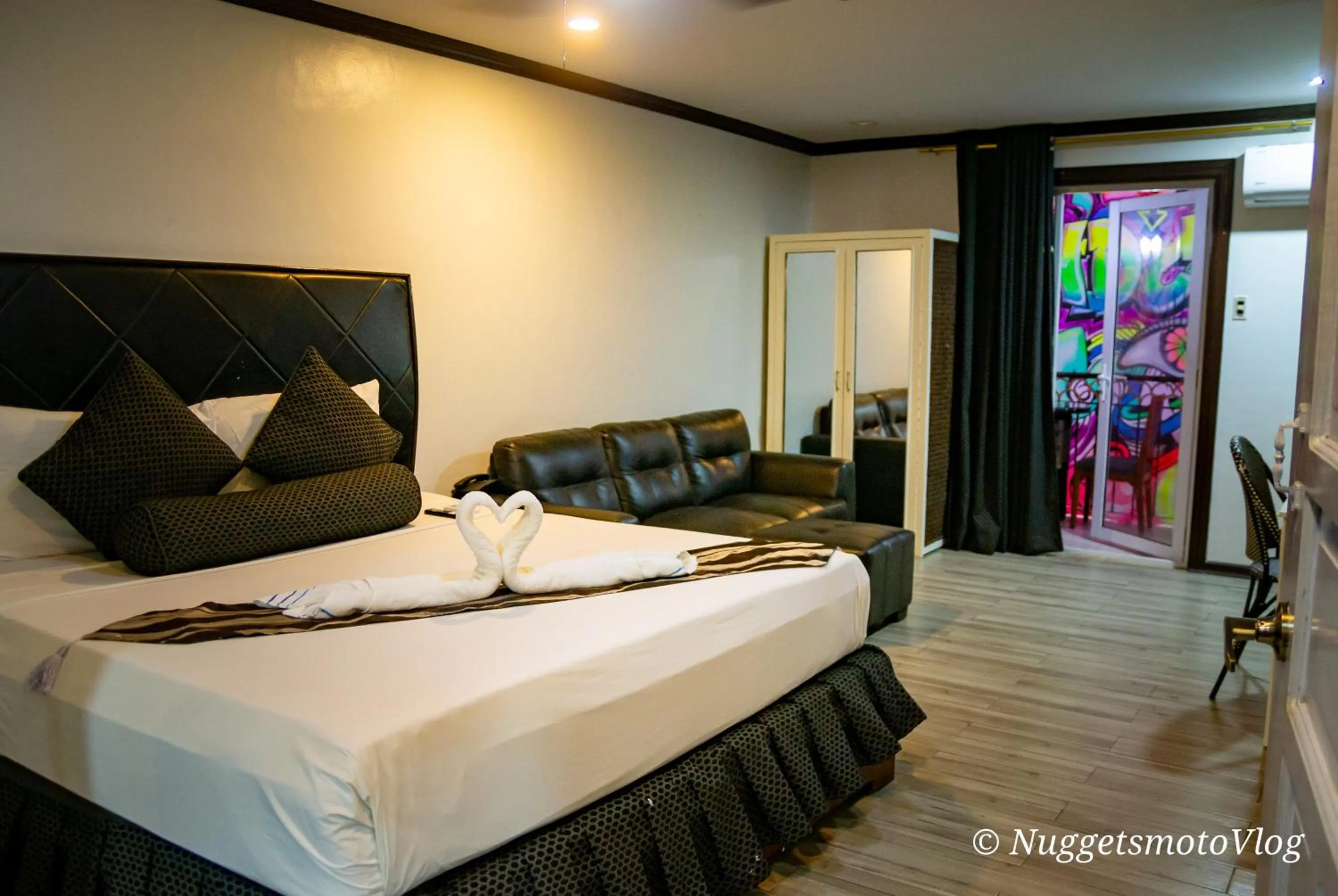 Photo of the whole room, Bed in Grand Central Hotel