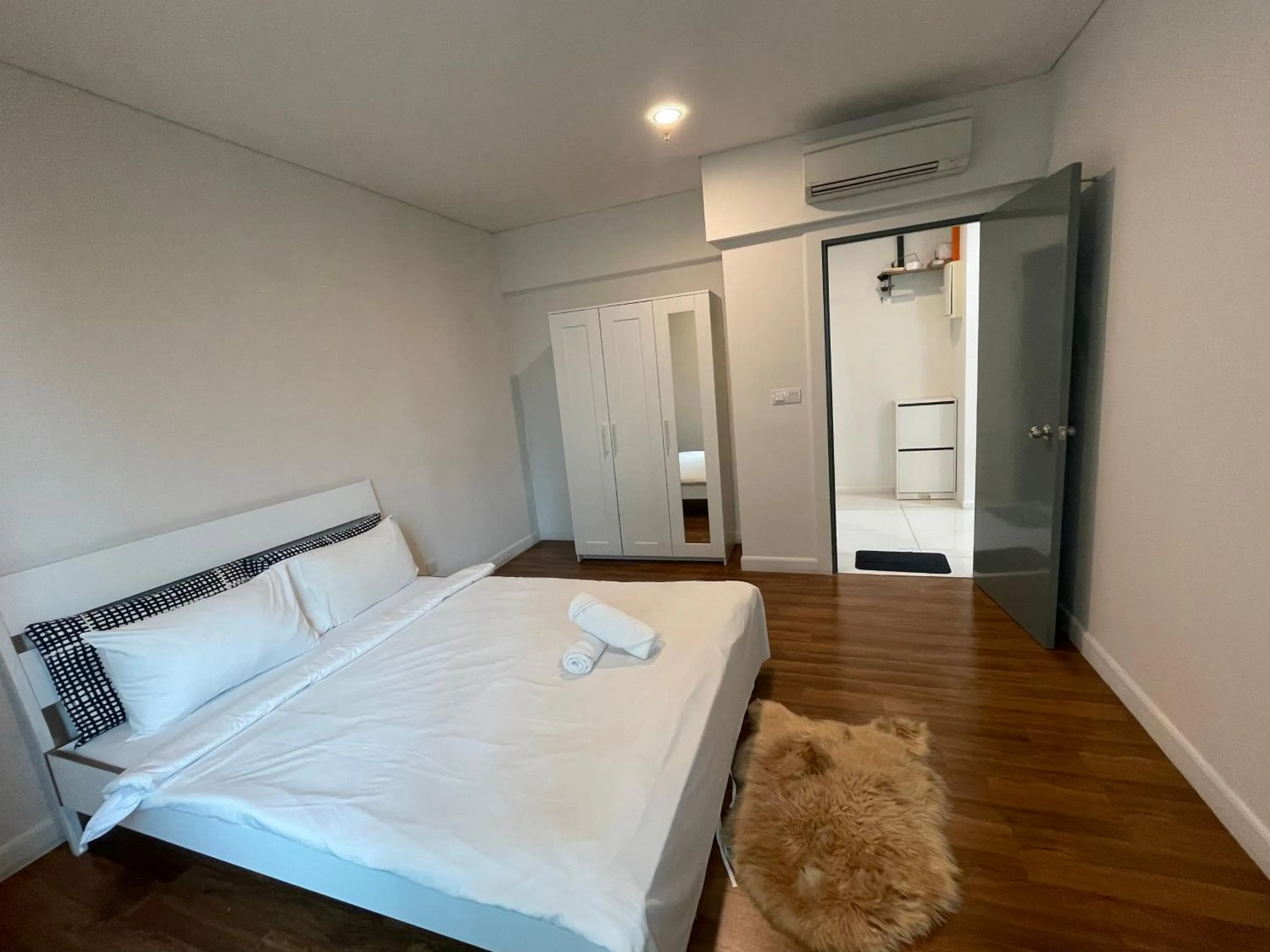 Photo of the whole room, Bed in Mercu Summer Suite KLCC by Kuminshu