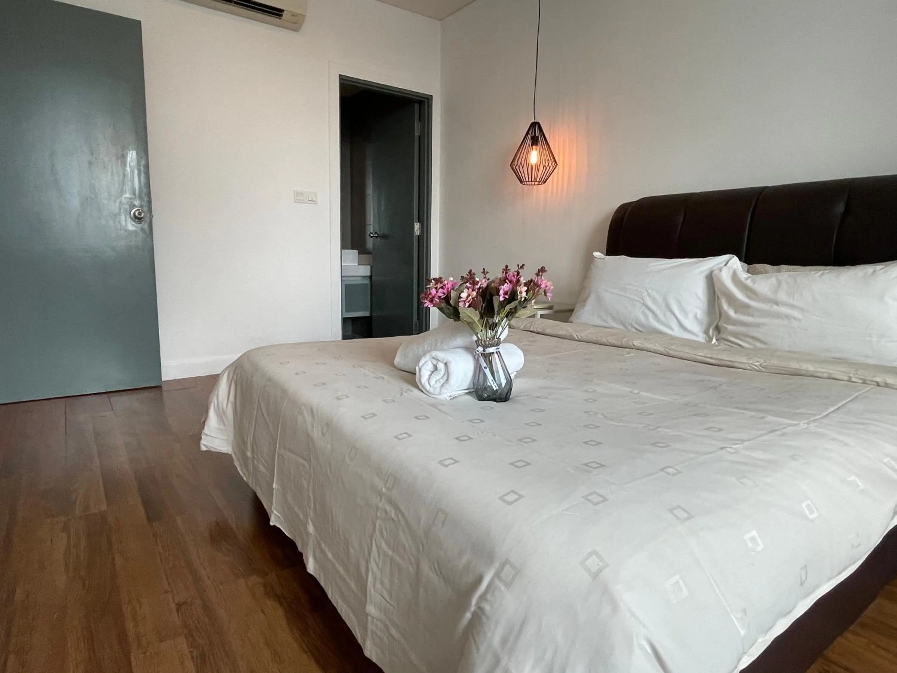 Bed in Mercu Summer Suite KLCC by Kuminshu