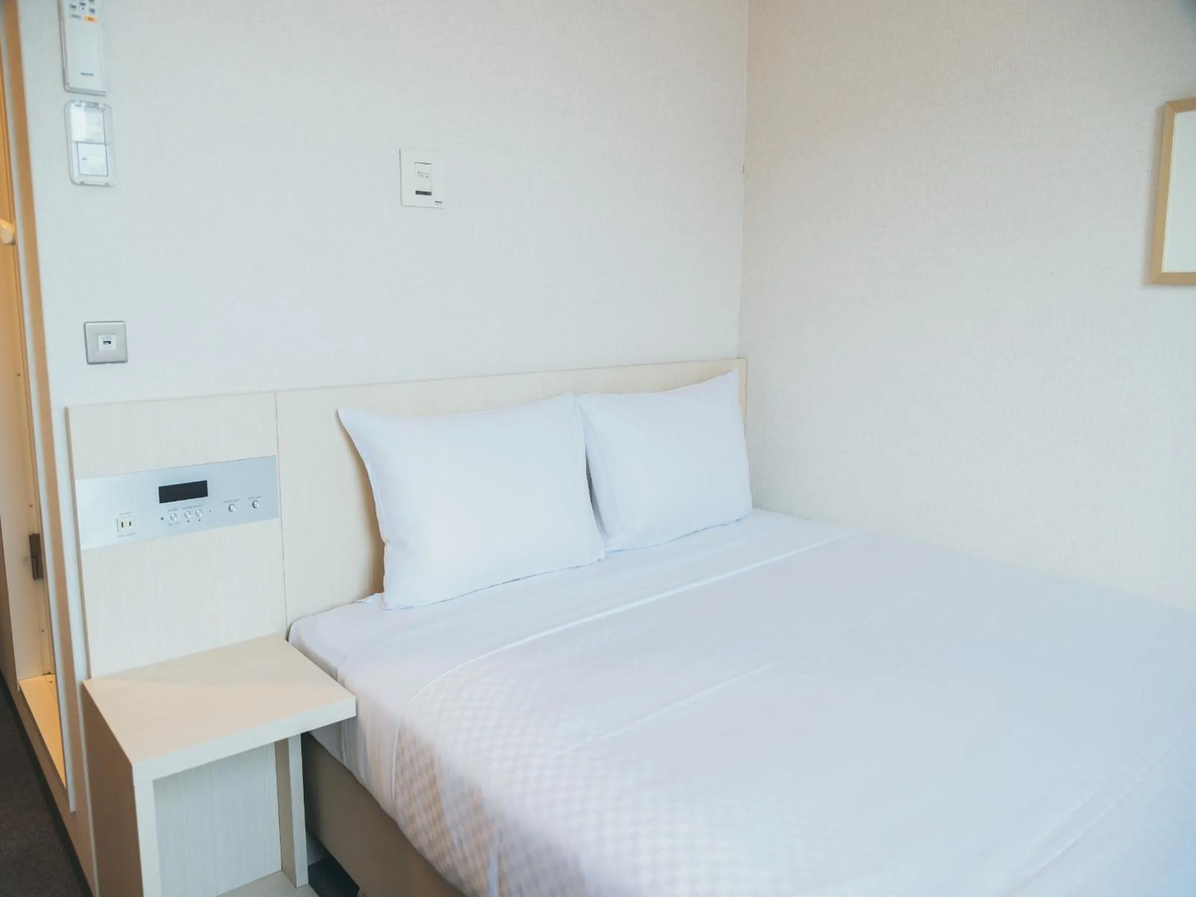 Bed in Quintessa Hotel Kokura Comic & Books