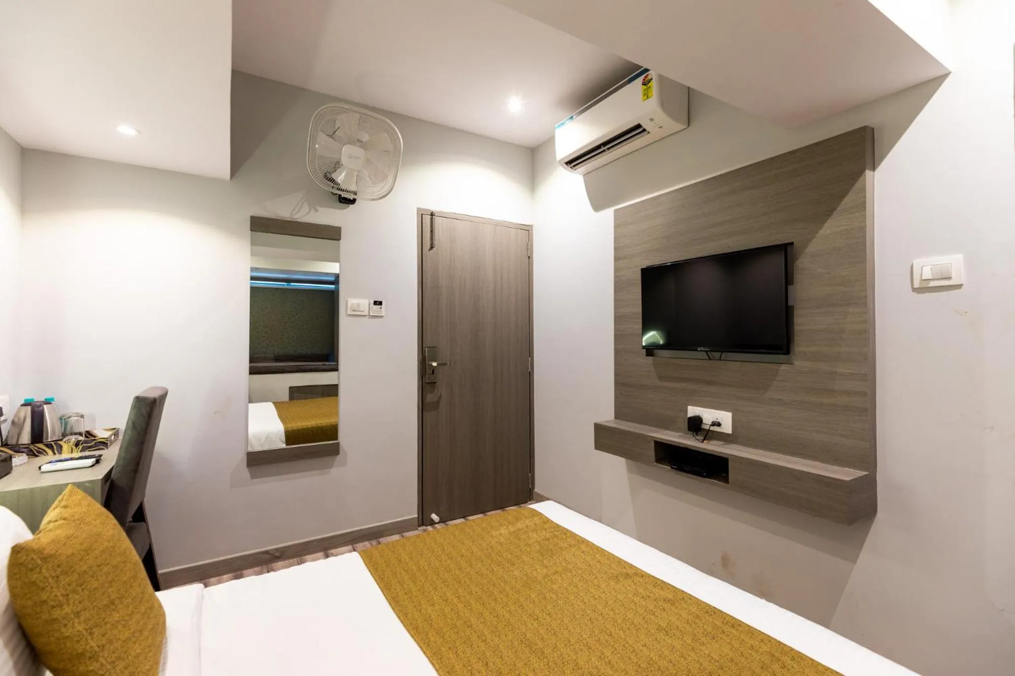 Bed in Hotel Larmont Luxury