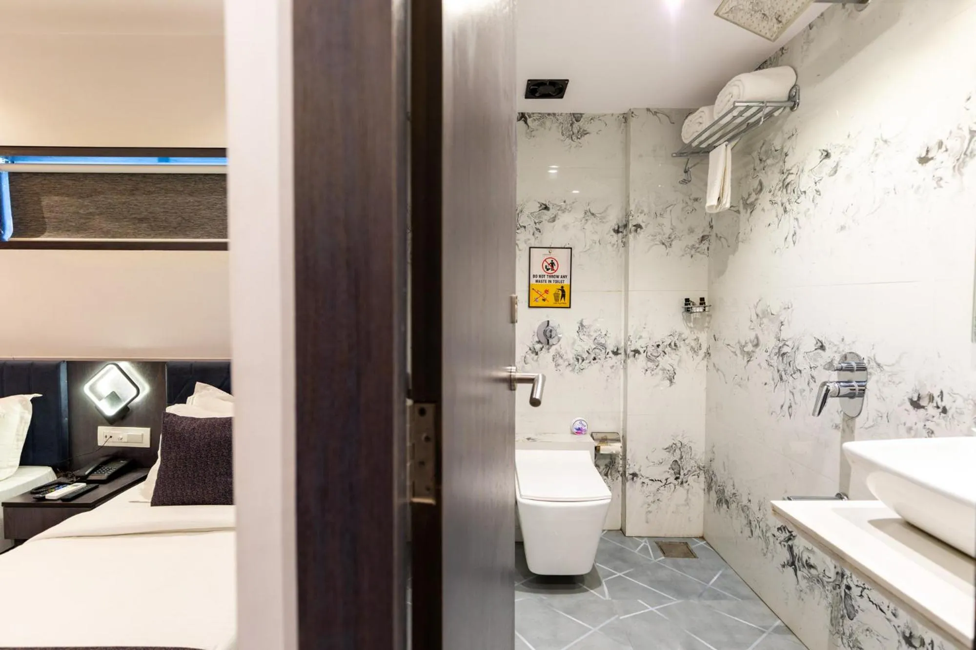 Bathroom in Hotel Larmont Luxury