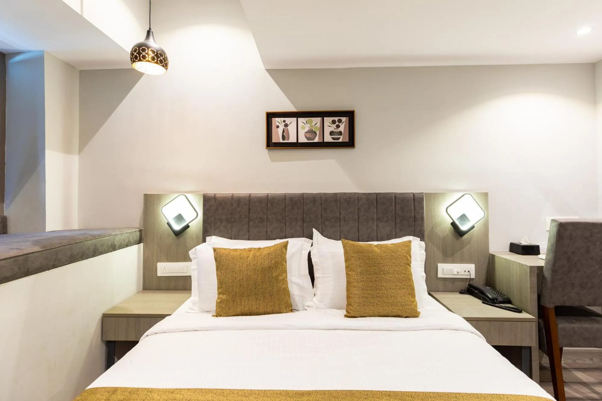 Bedroom, Bed in Hotel Larmont Luxury