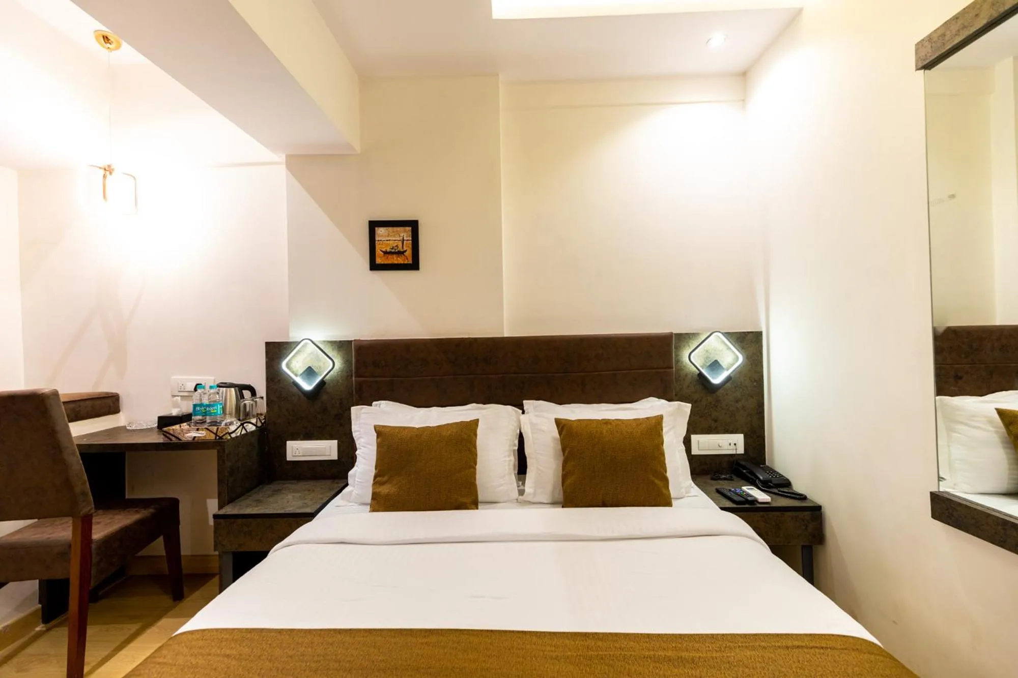 Bedroom, Bed in Hotel Larmont Luxury