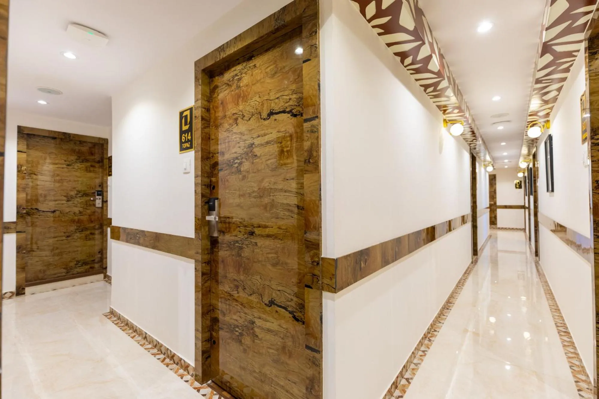 Lobby or reception in Hotel Larmont Luxury