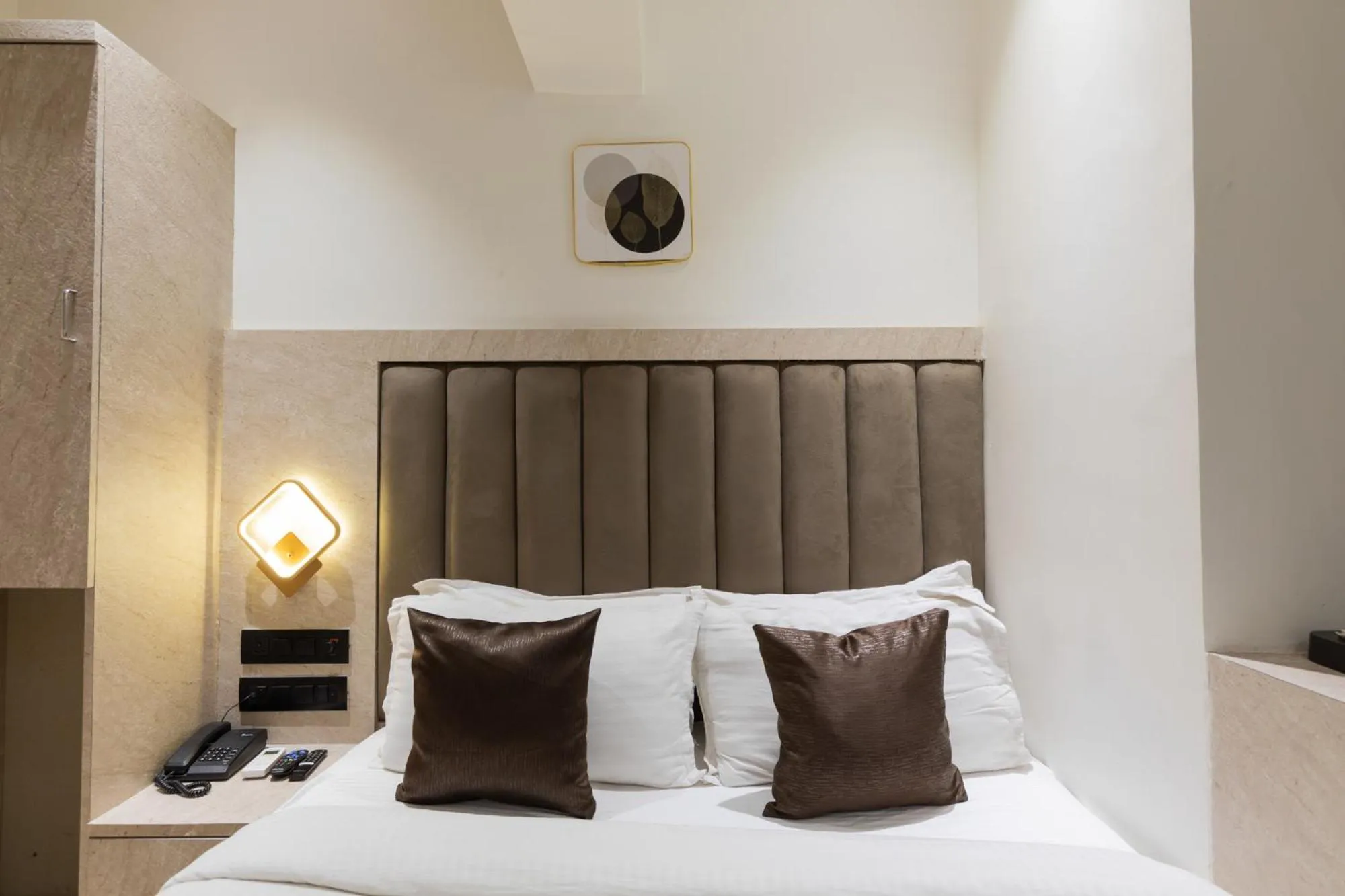 Bedroom, Bed in Hotel Larmont Luxury