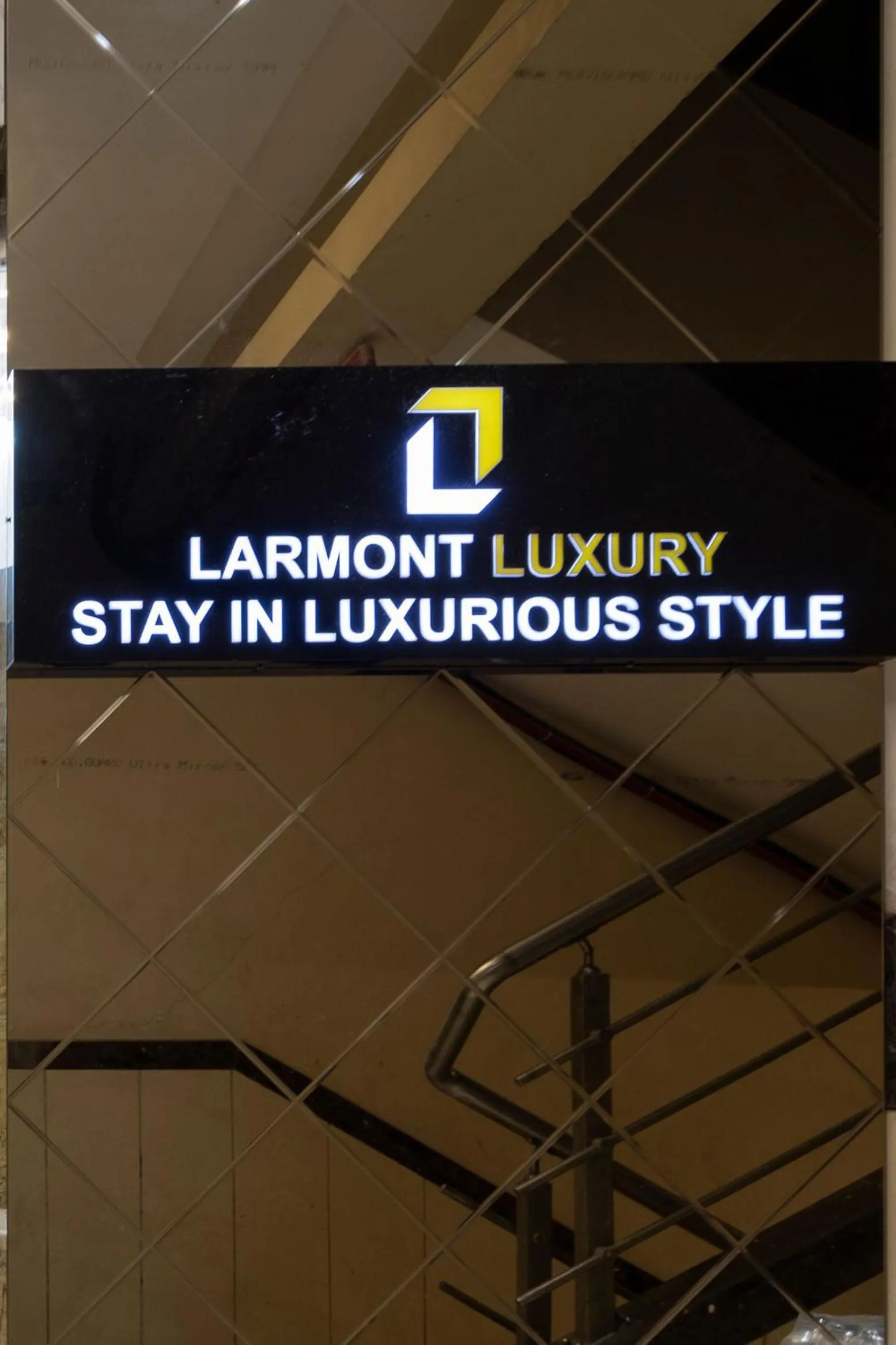 Facade/entrance in Hotel Larmont Luxury