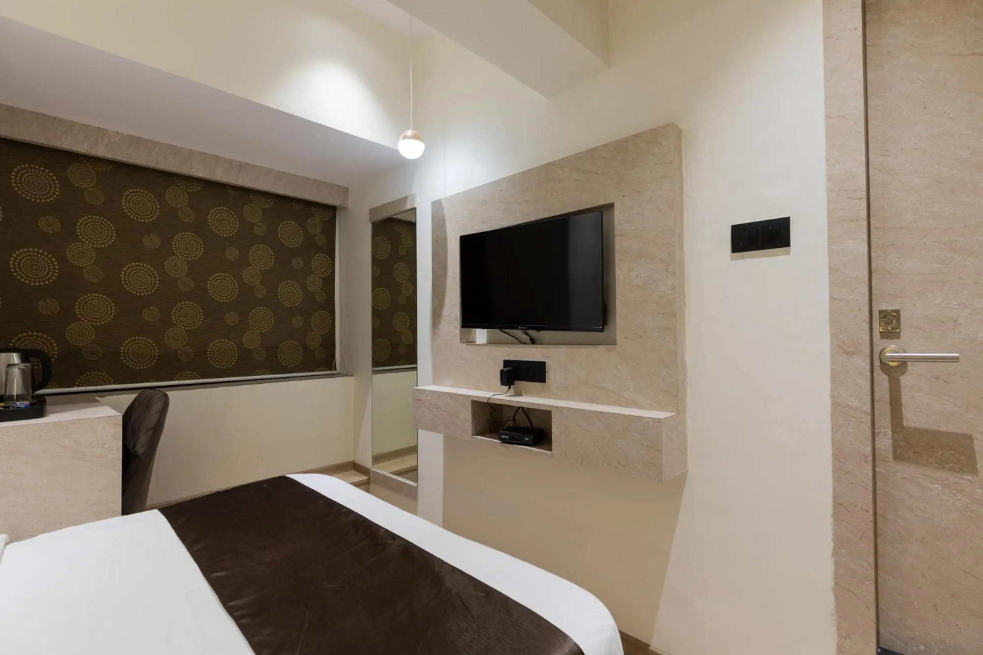 Bedroom, Bed in Hotel Larmont Luxury