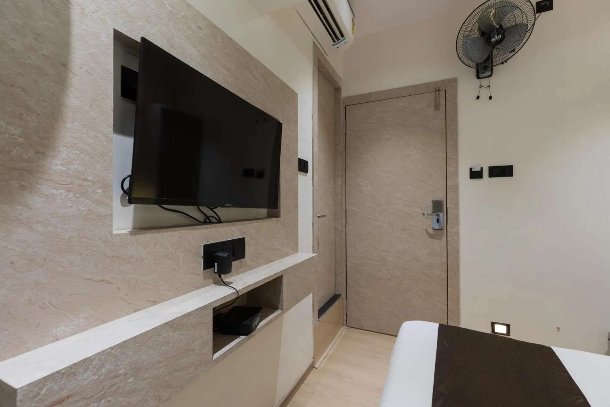 Bedroom, Bed in Hotel Larmont Luxury