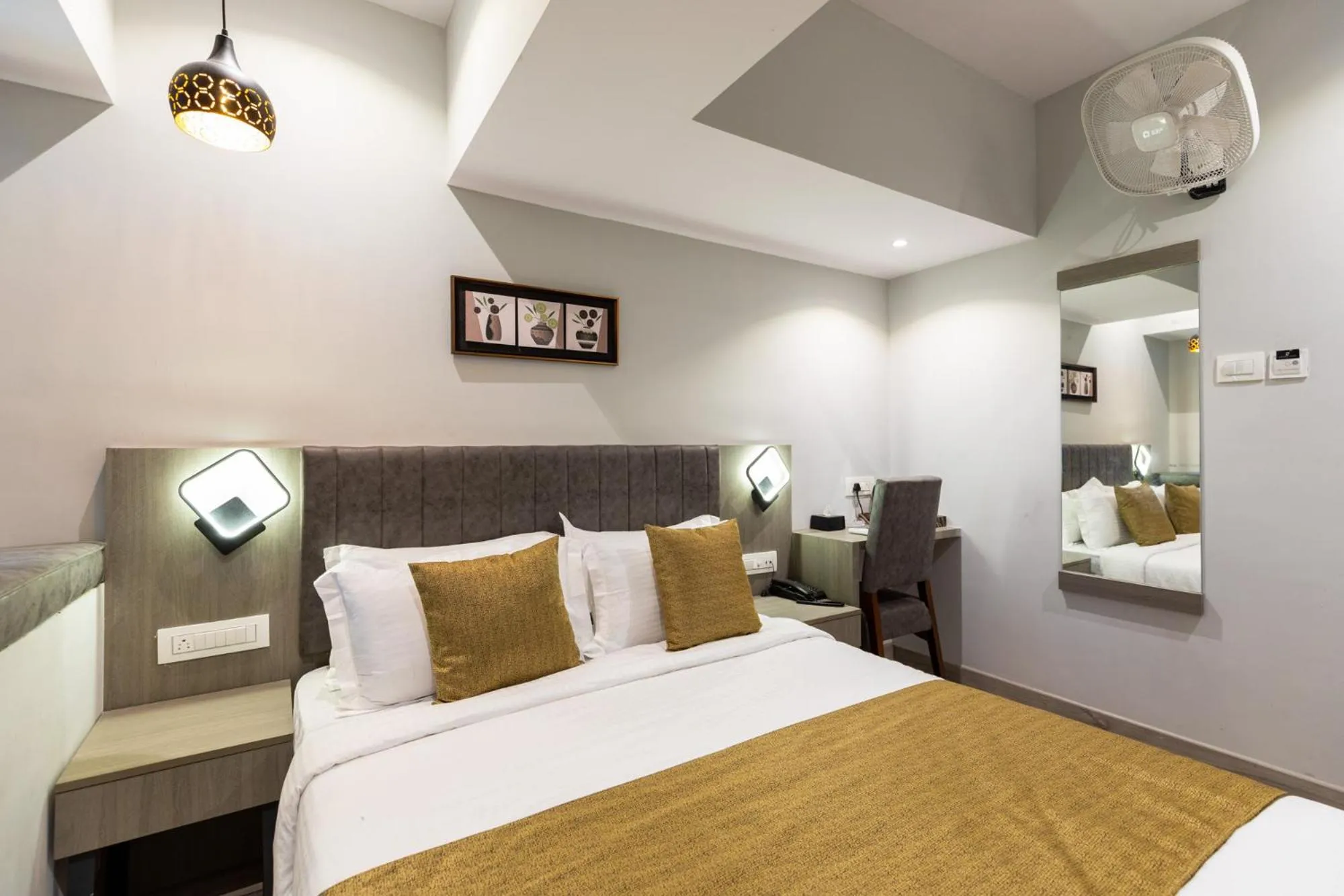 Bed in Hotel Larmont Luxury