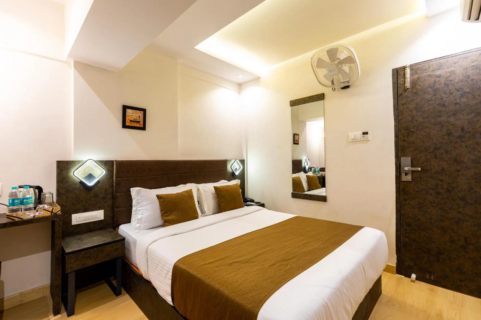 Bedroom, Bed in Hotel Larmont Luxury