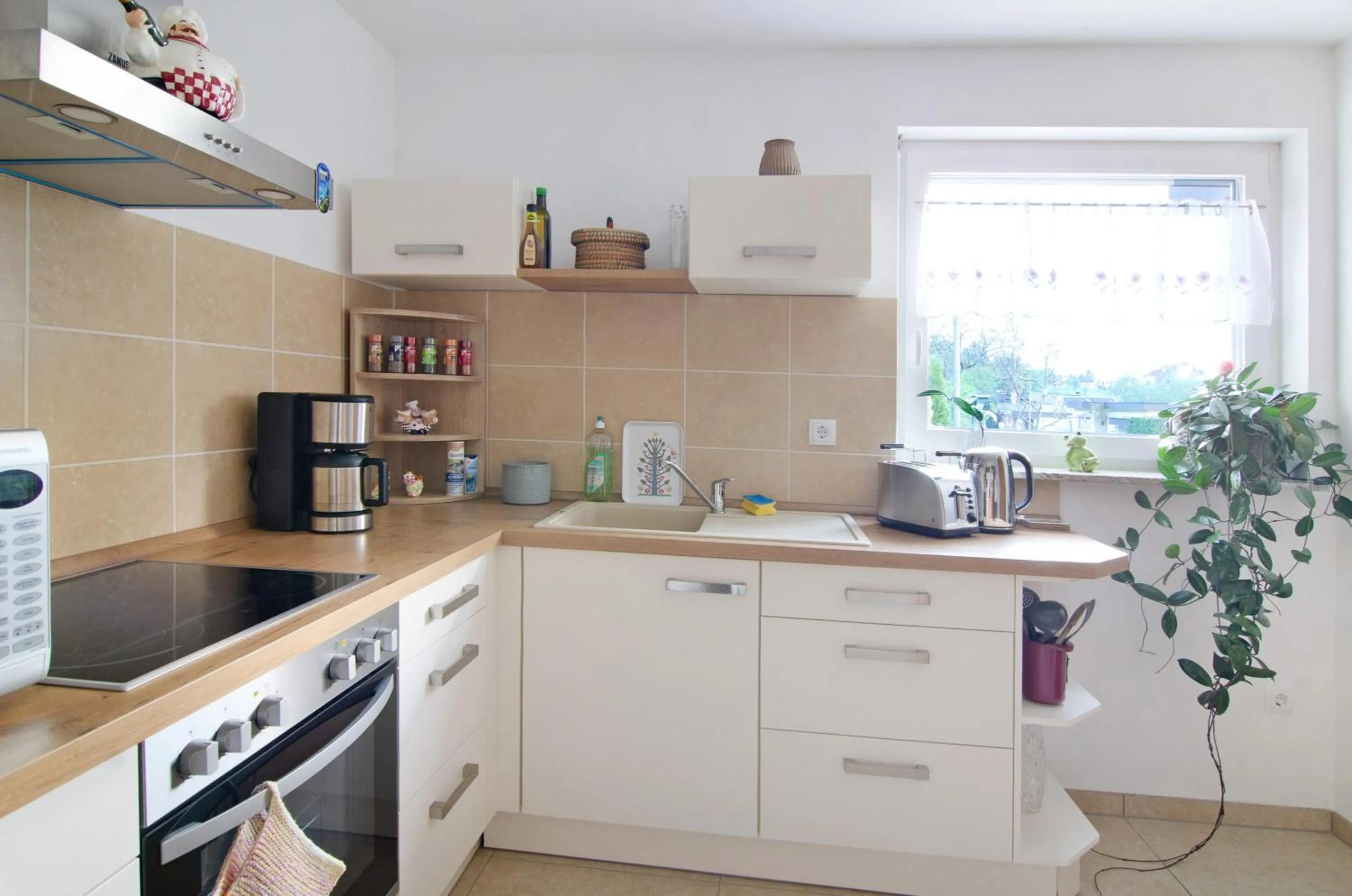 Kitchen or kitchenette in Aida