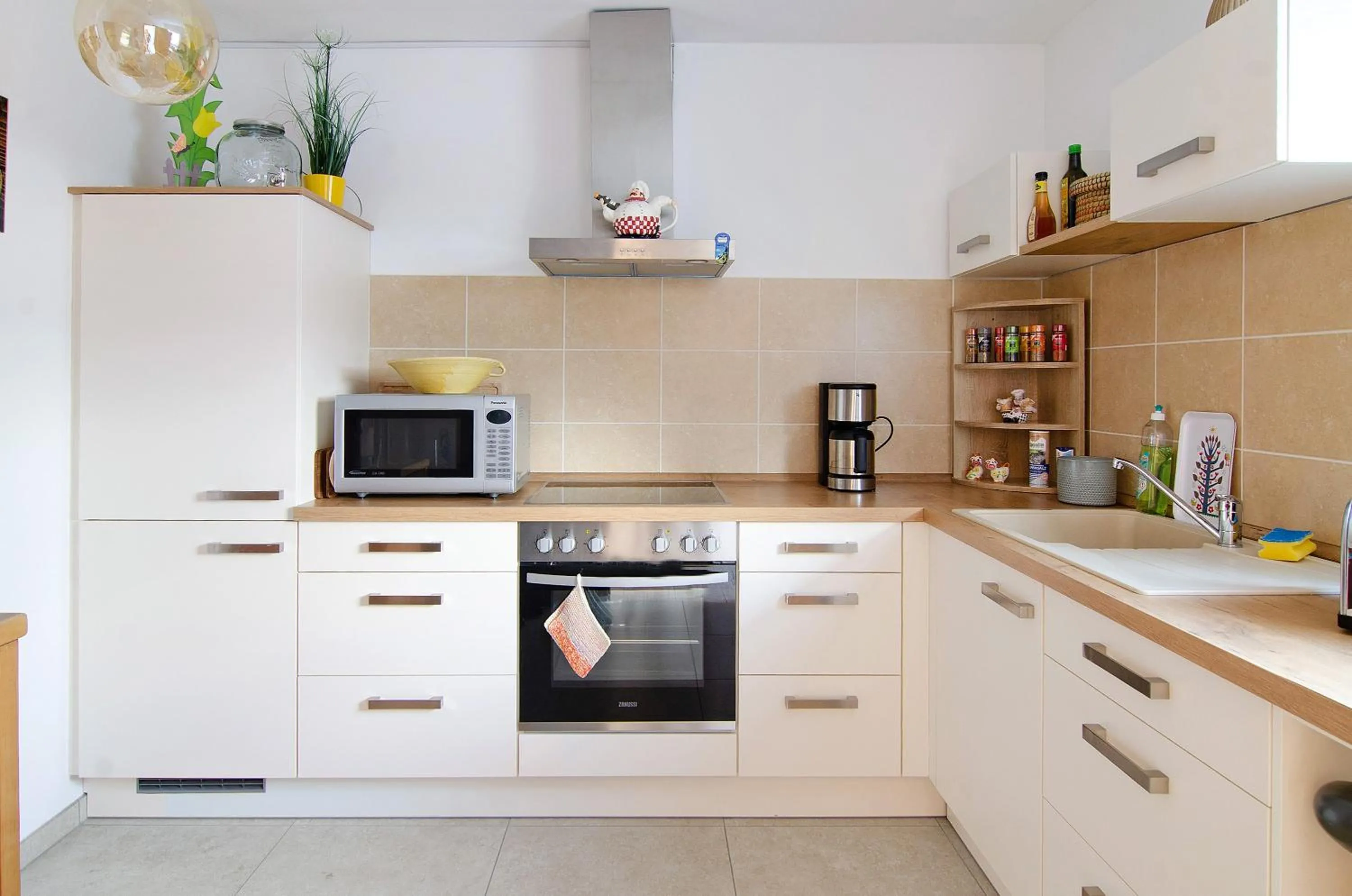 Kitchen or kitchenette in Aida