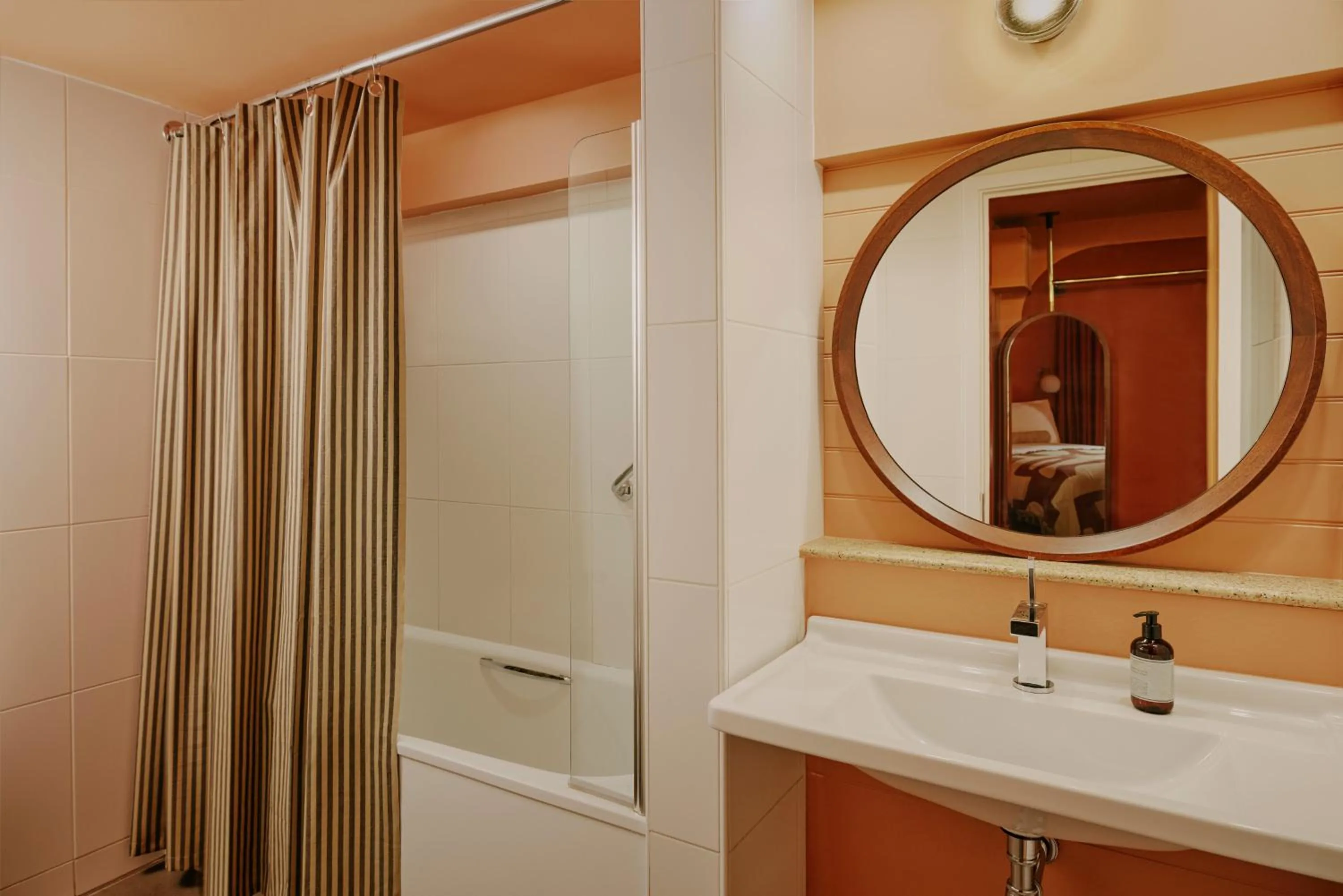 Bathroom in Ember Locke Kensington