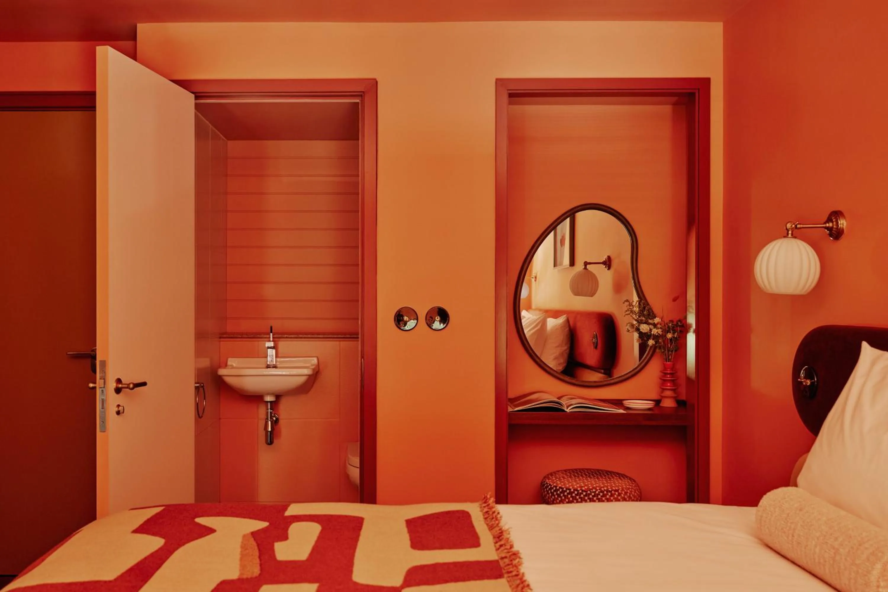 Bathroom, Bed in Ember Locke Kensington