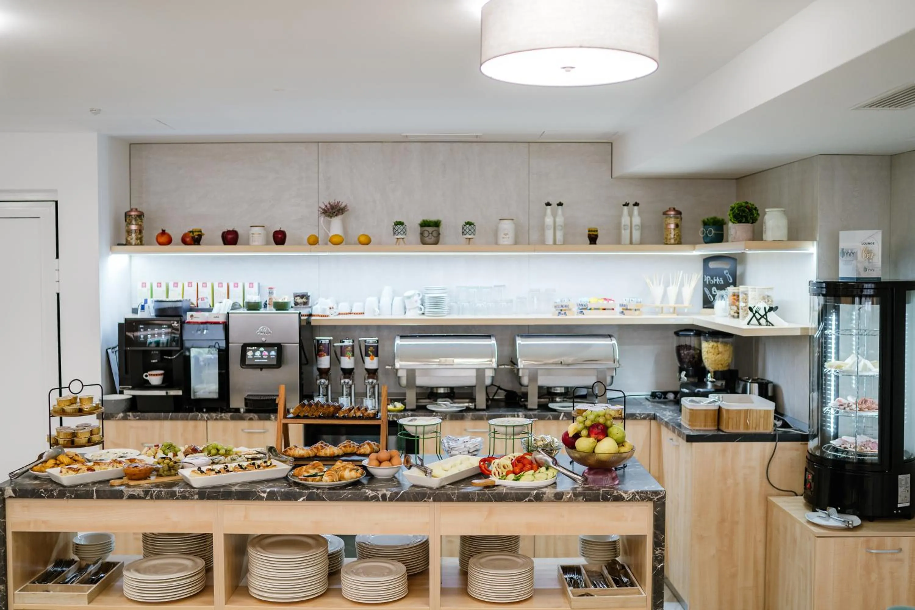 Restaurant/places to eat in Hotel YVY