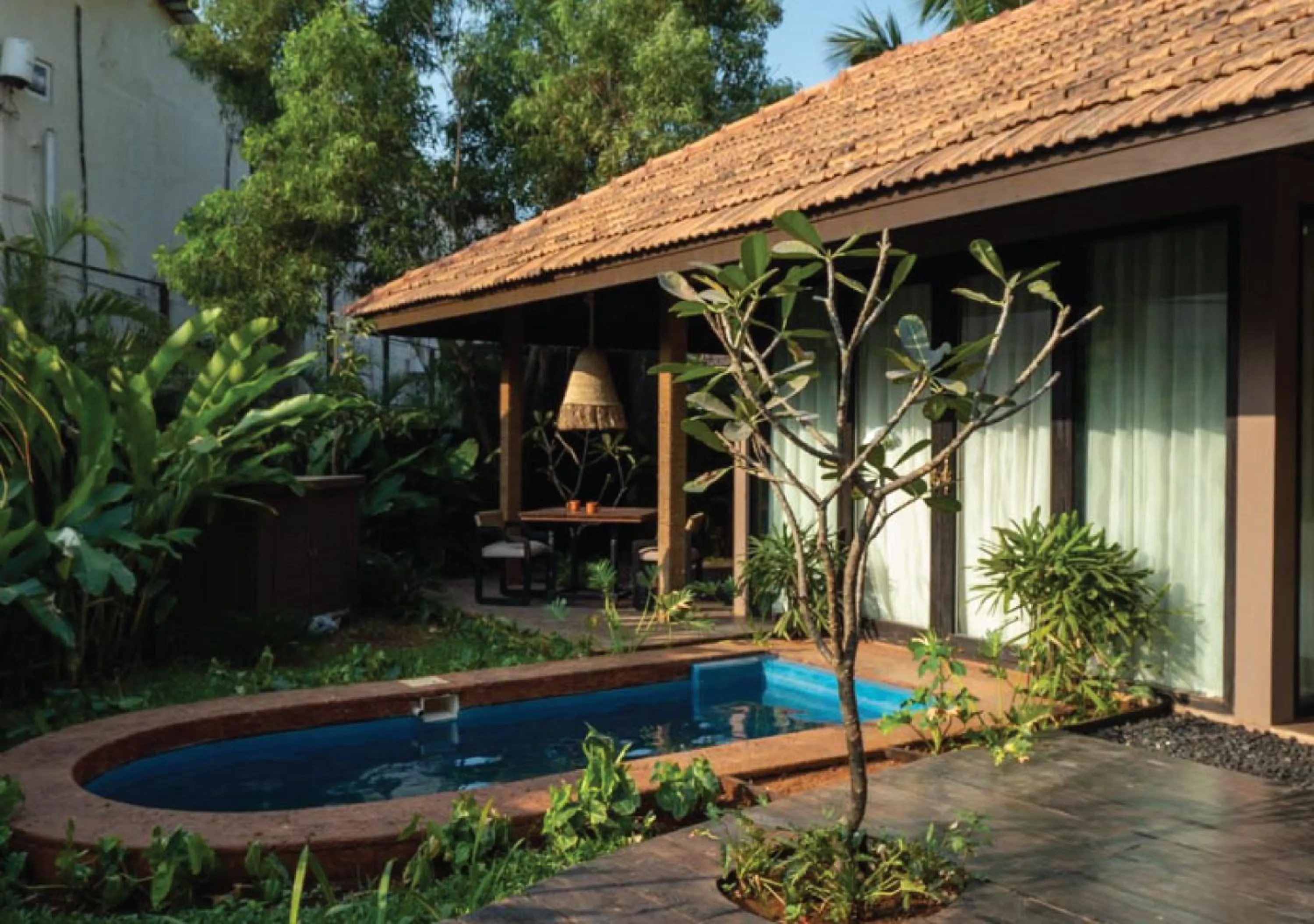 Swimming pool in Red Thread Morjim