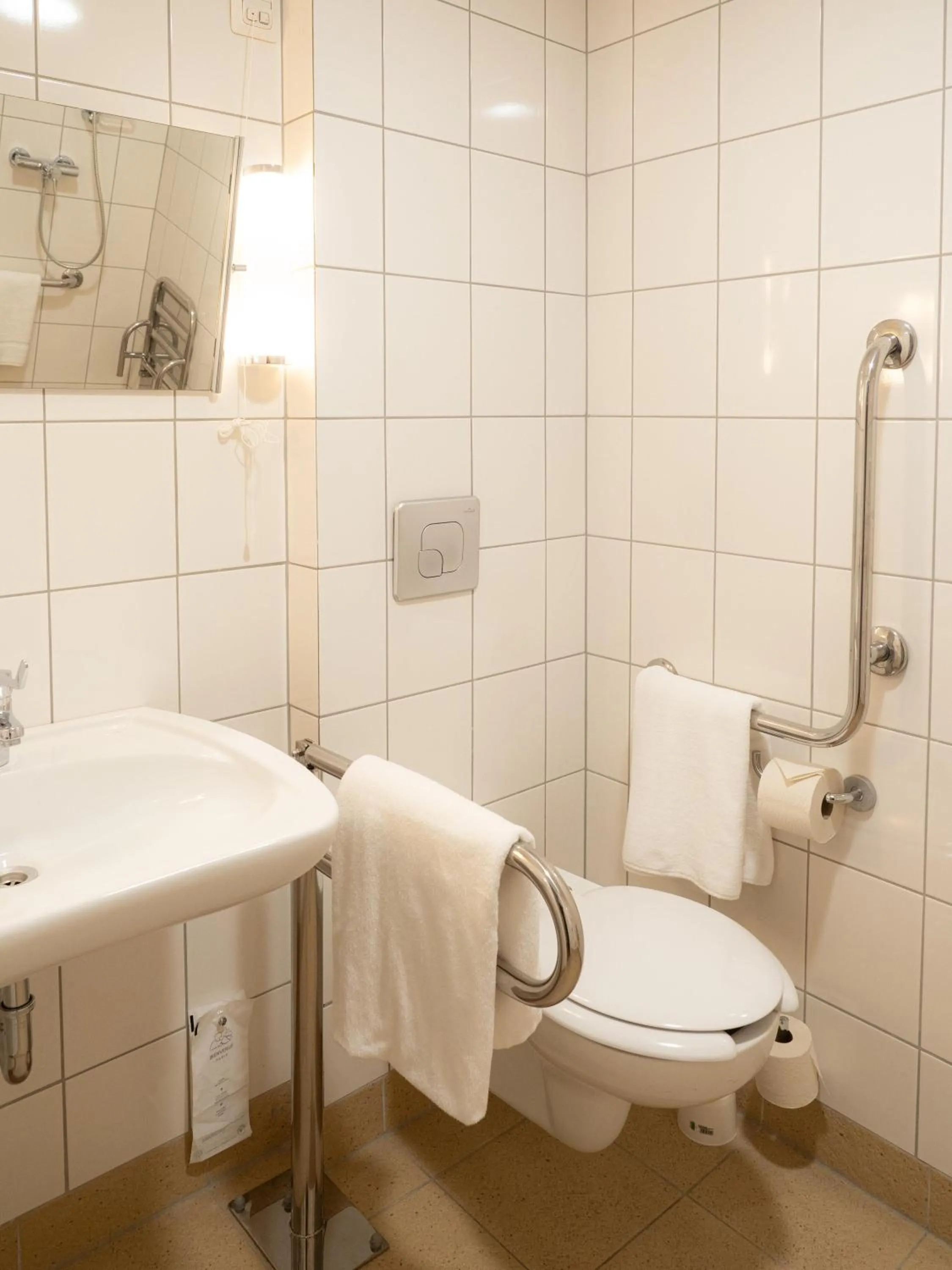 Photo of the whole room in B&B HOTEL Kielce Centrum