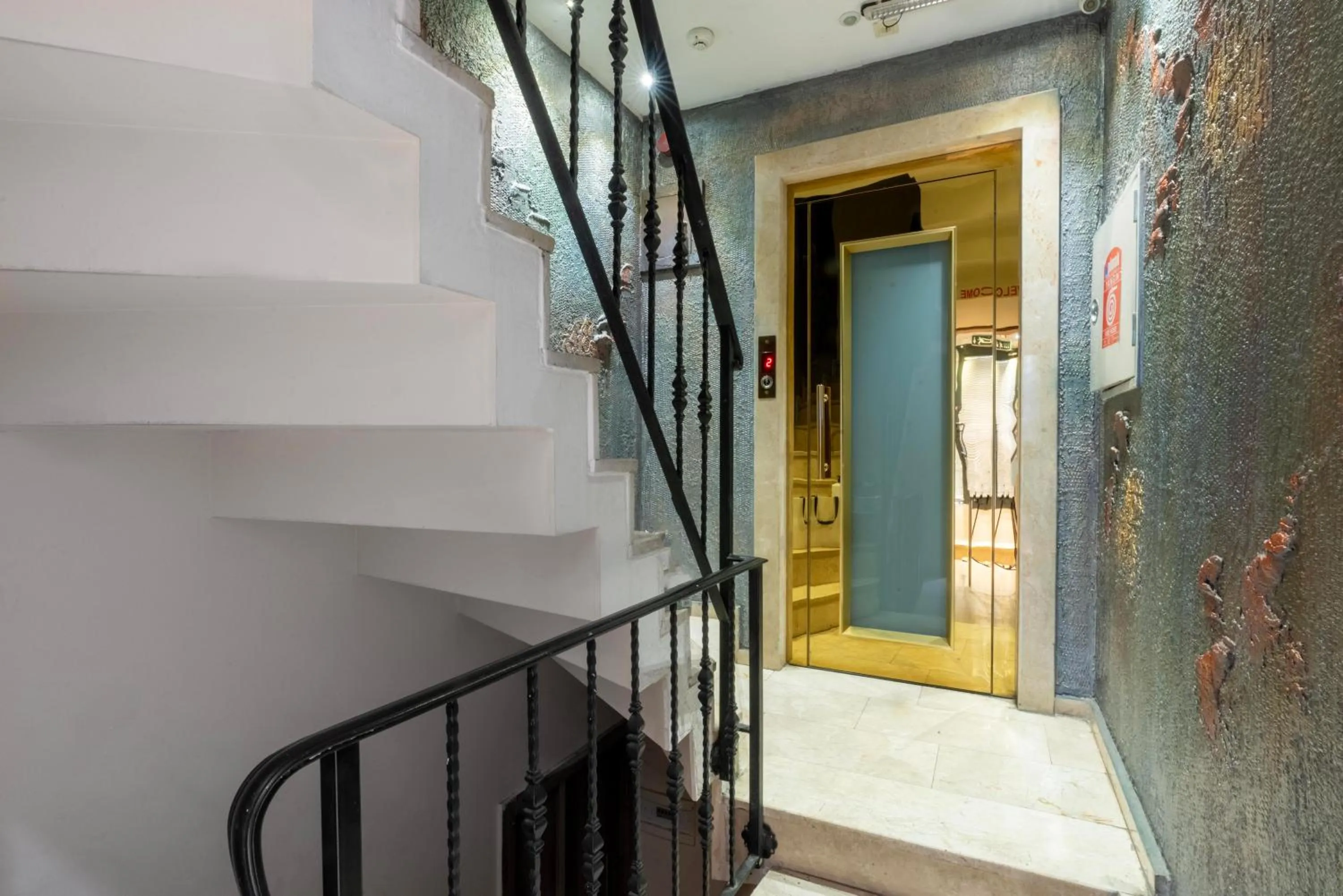 elevator in 6 Apartment Galata