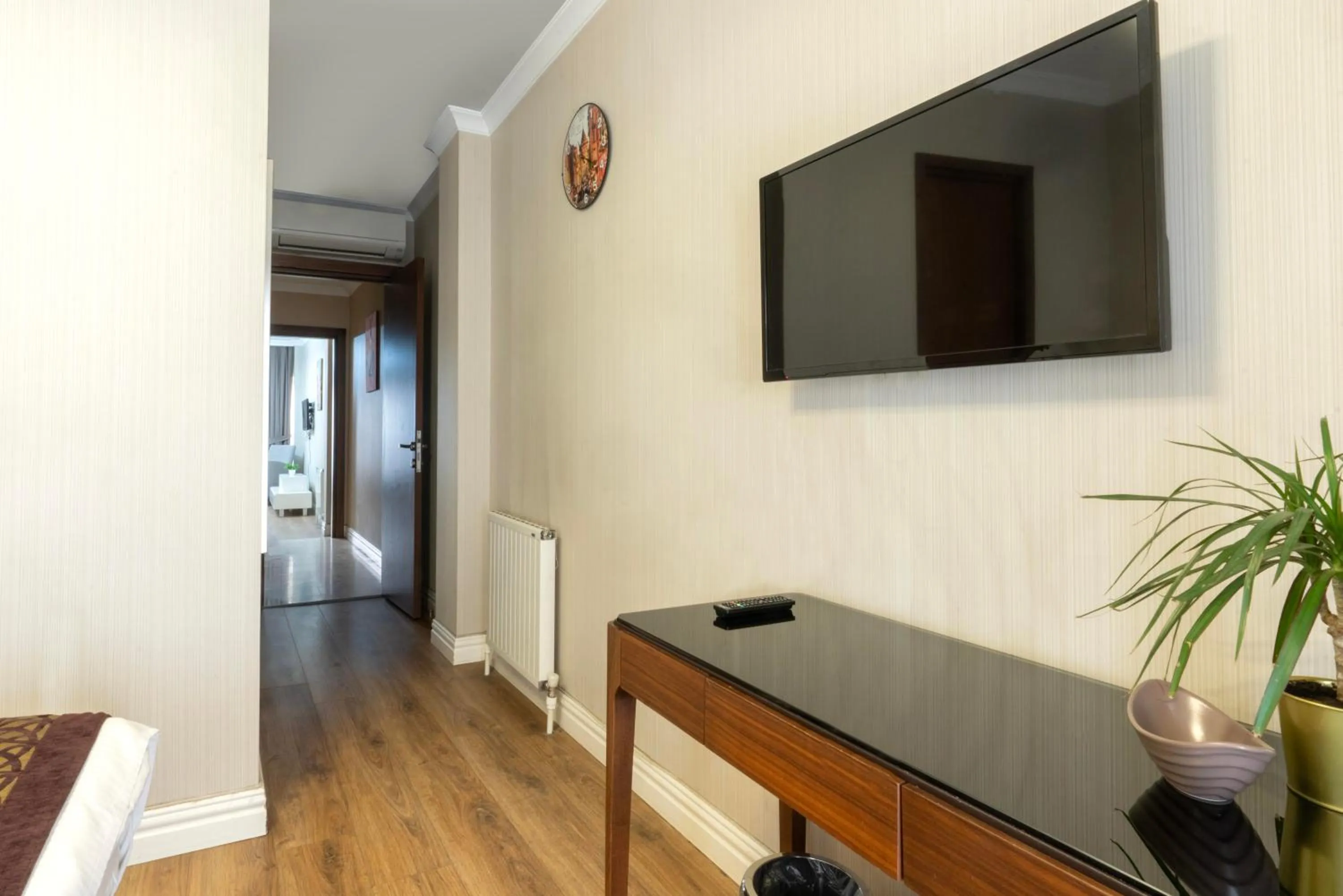 Communal lounge/ TV room in 6 Apartment Galata