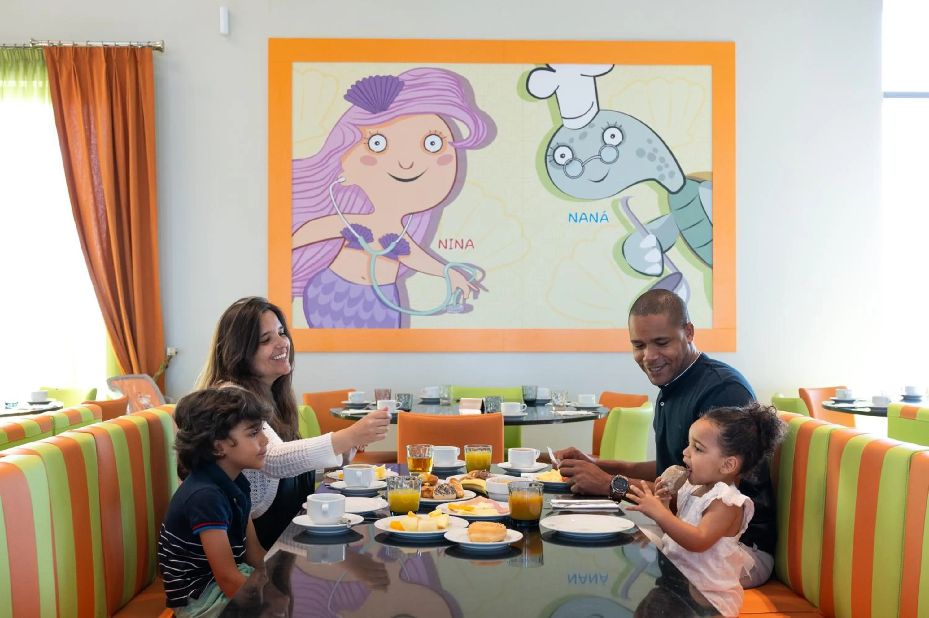 Restaurant/places to eat in Vila Gale Nep Kids