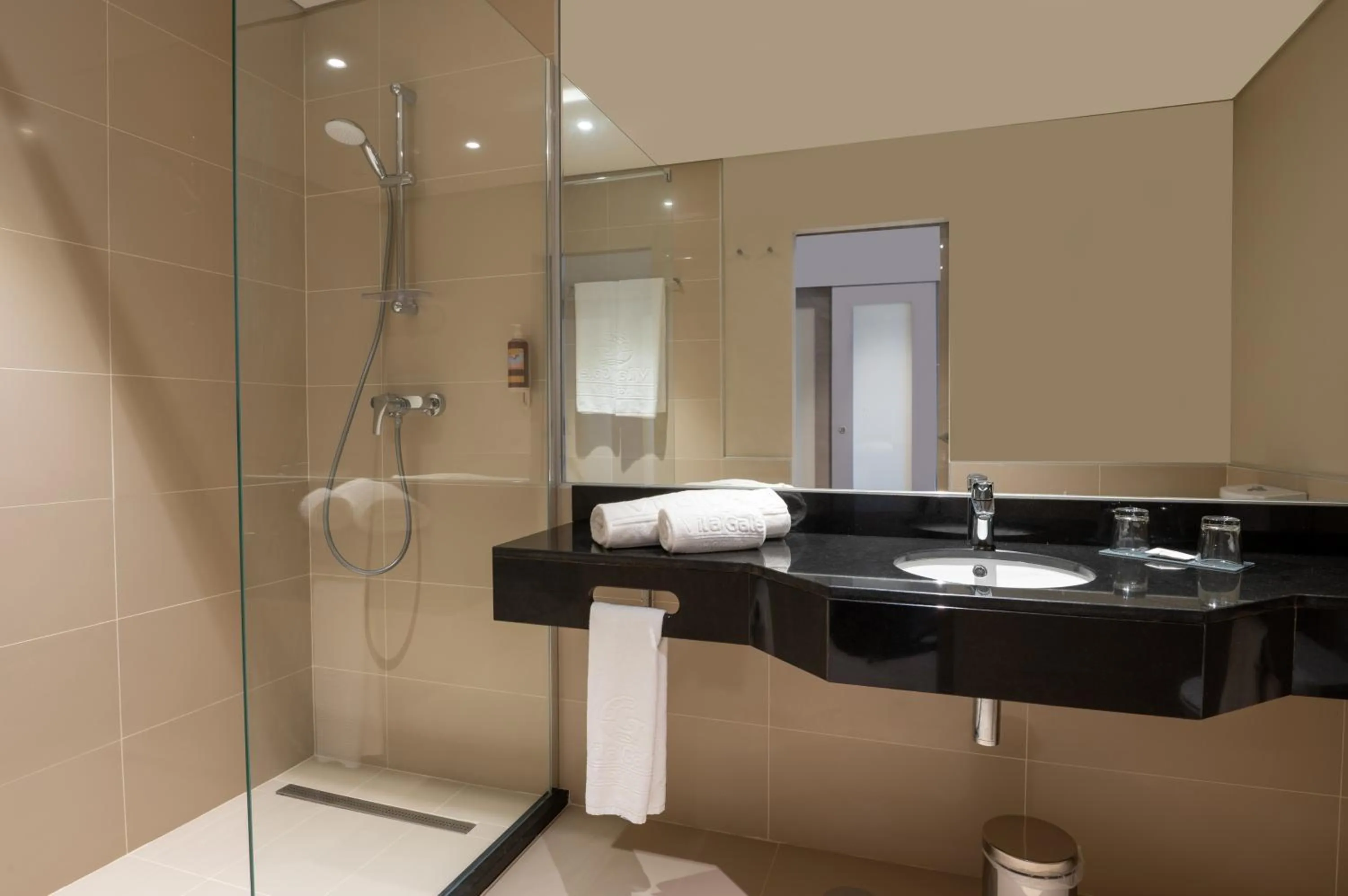 Shower in Vila Gale Nep Kids