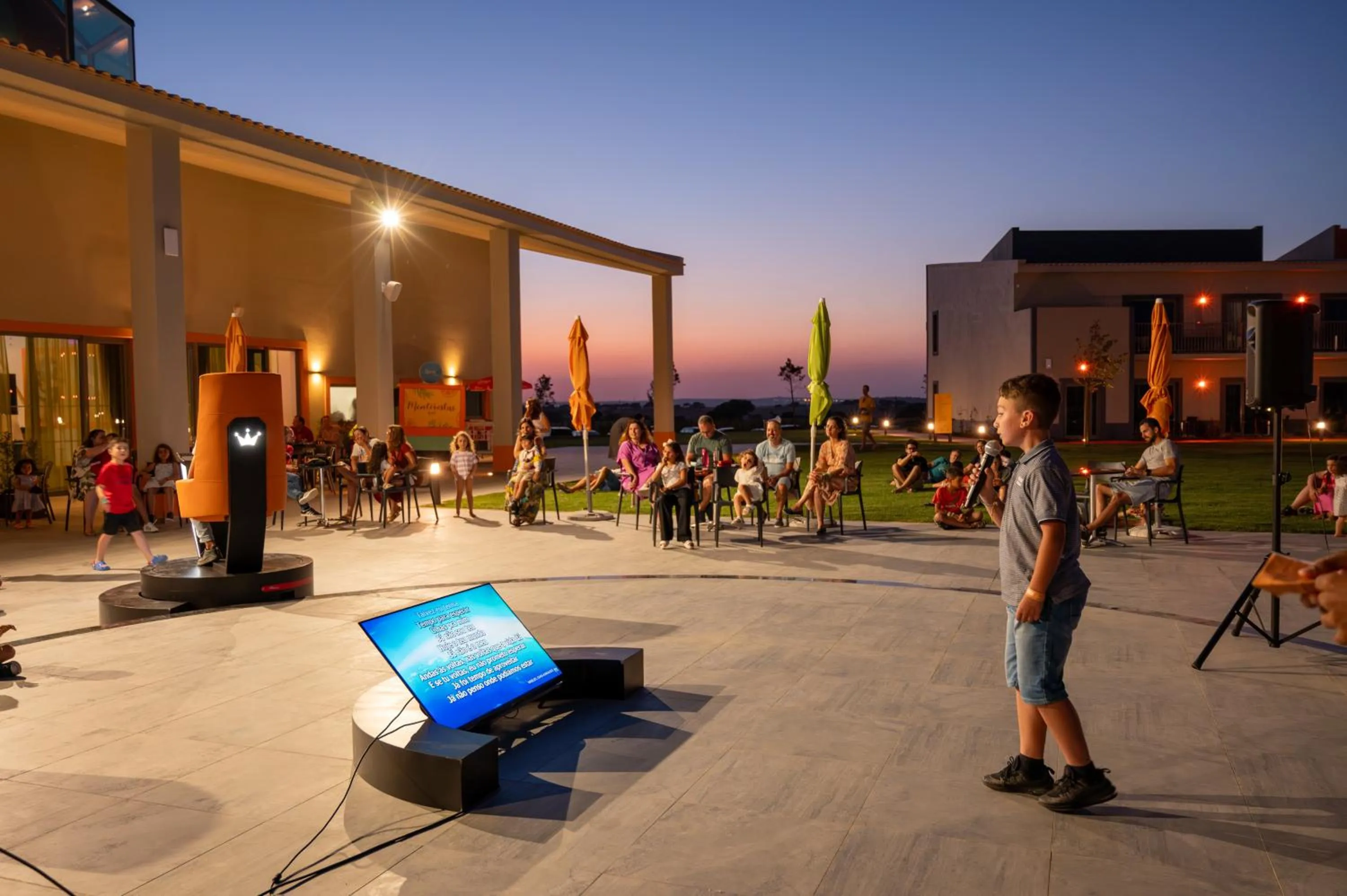 Karaoke in Vila Gale Nep Kids