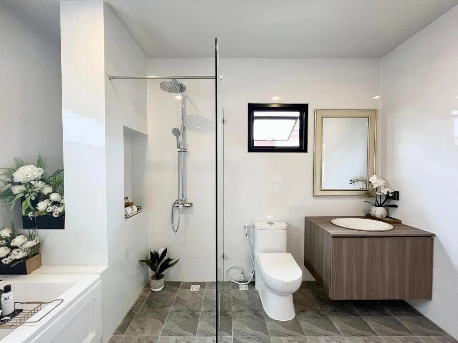 Shower in Southern Peak Pool Villa Huay Yai Pattaya