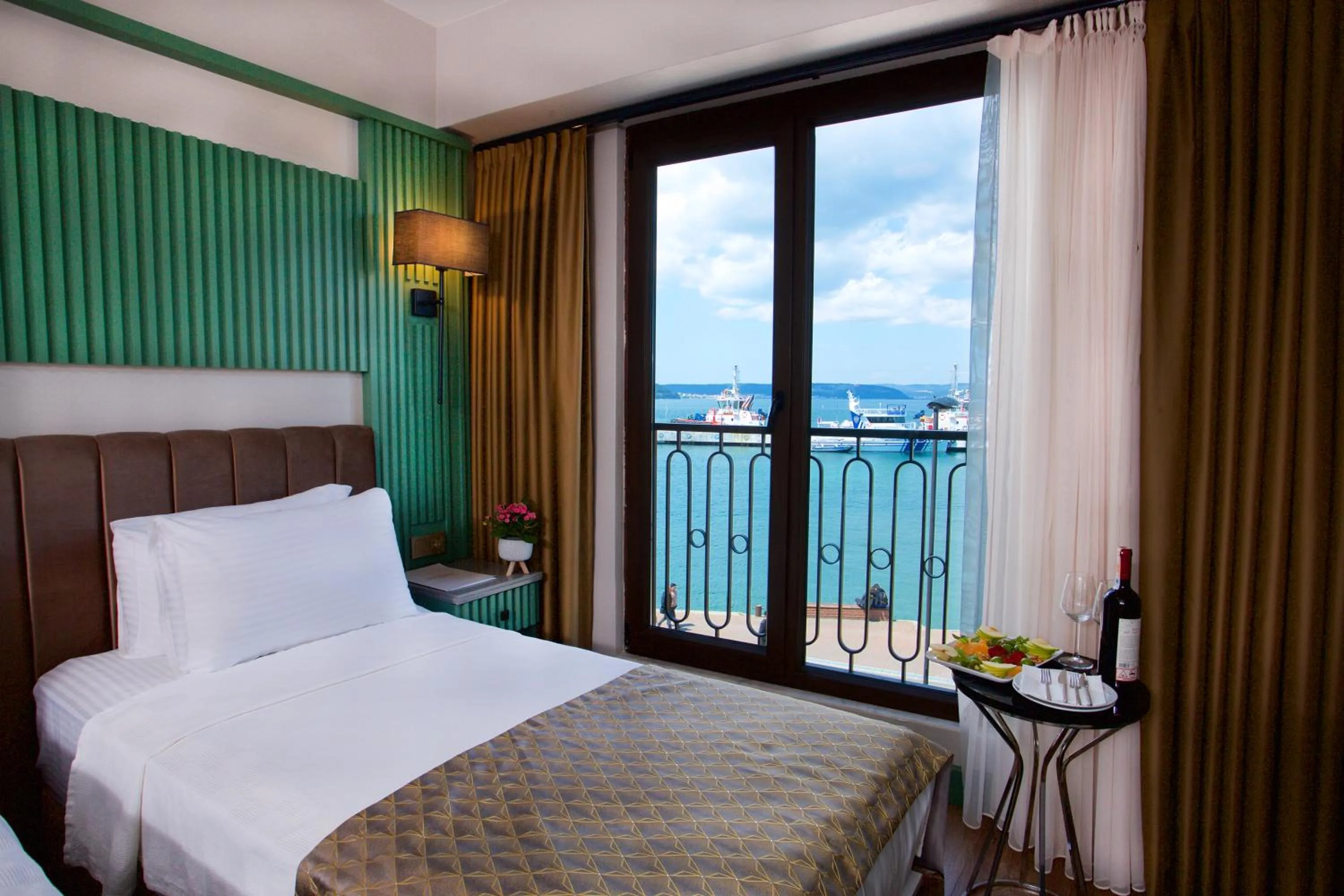 Bed in Çanakkale Bosphorus Port Aspen Hotel