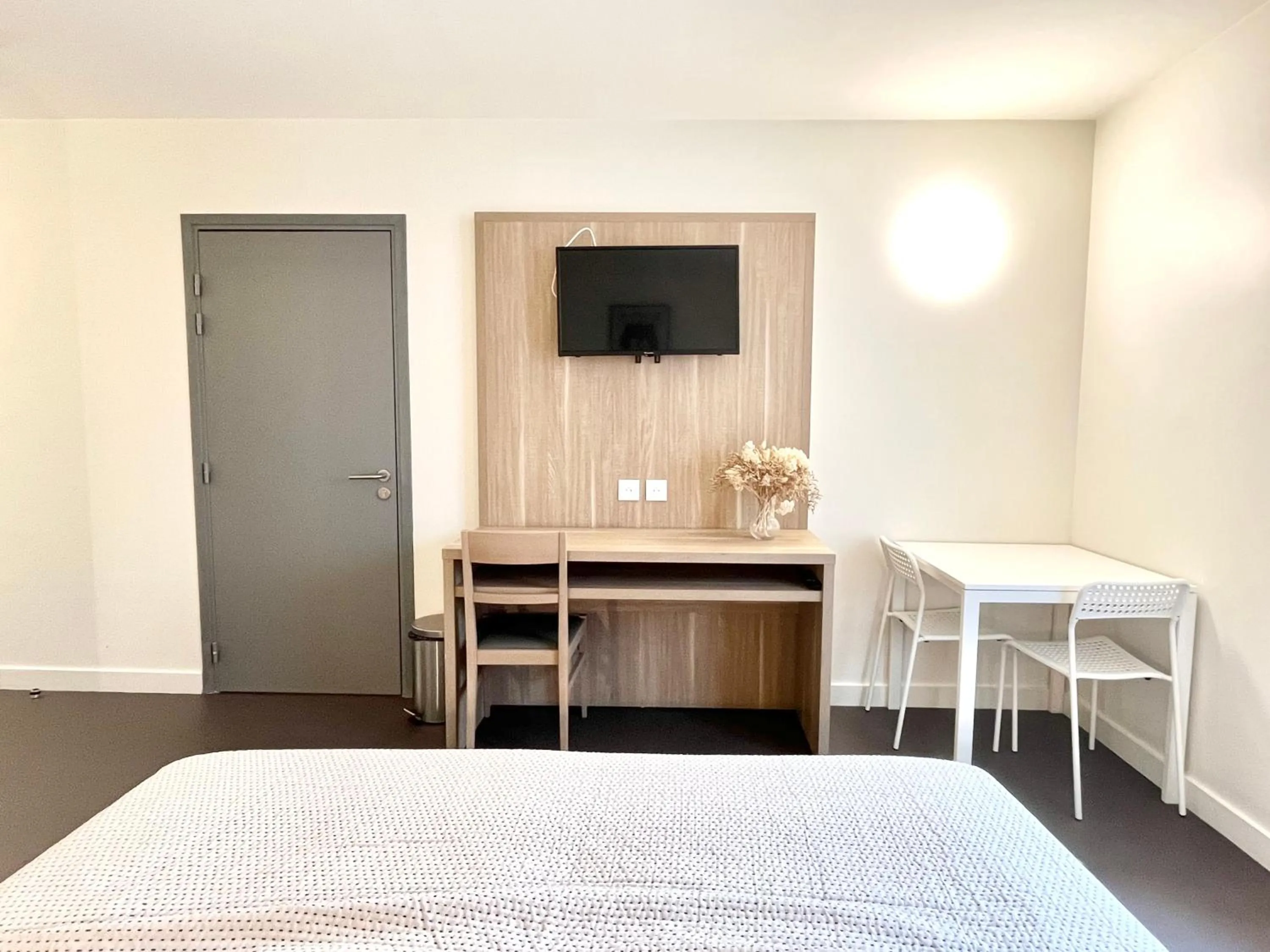 TV/Entertainment Center in Résidence du môle