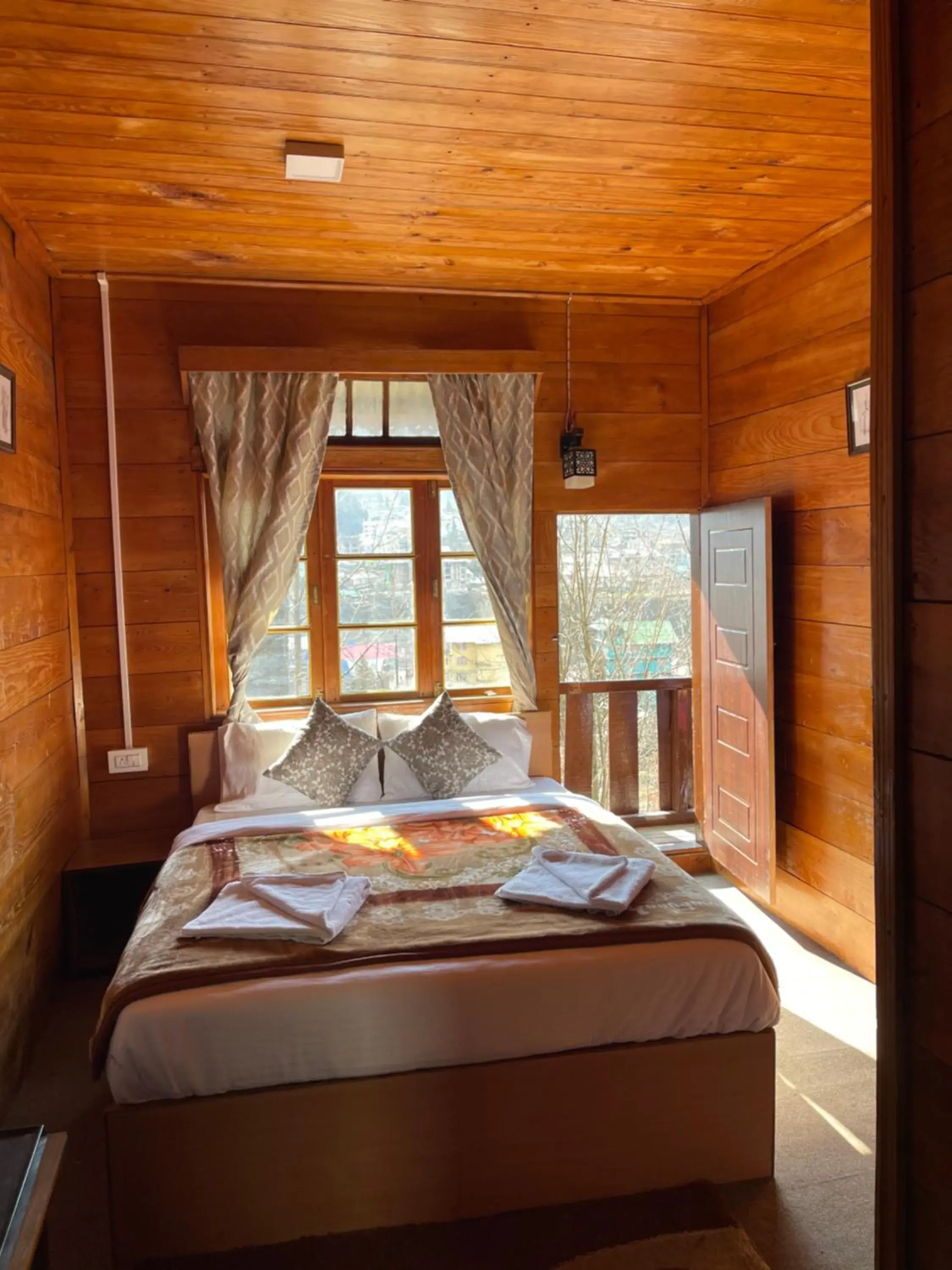 Double Room with Balcony in Apple Valley Cottages Lachung Double Room with Balcony in Apple Valley Cottages Lachung