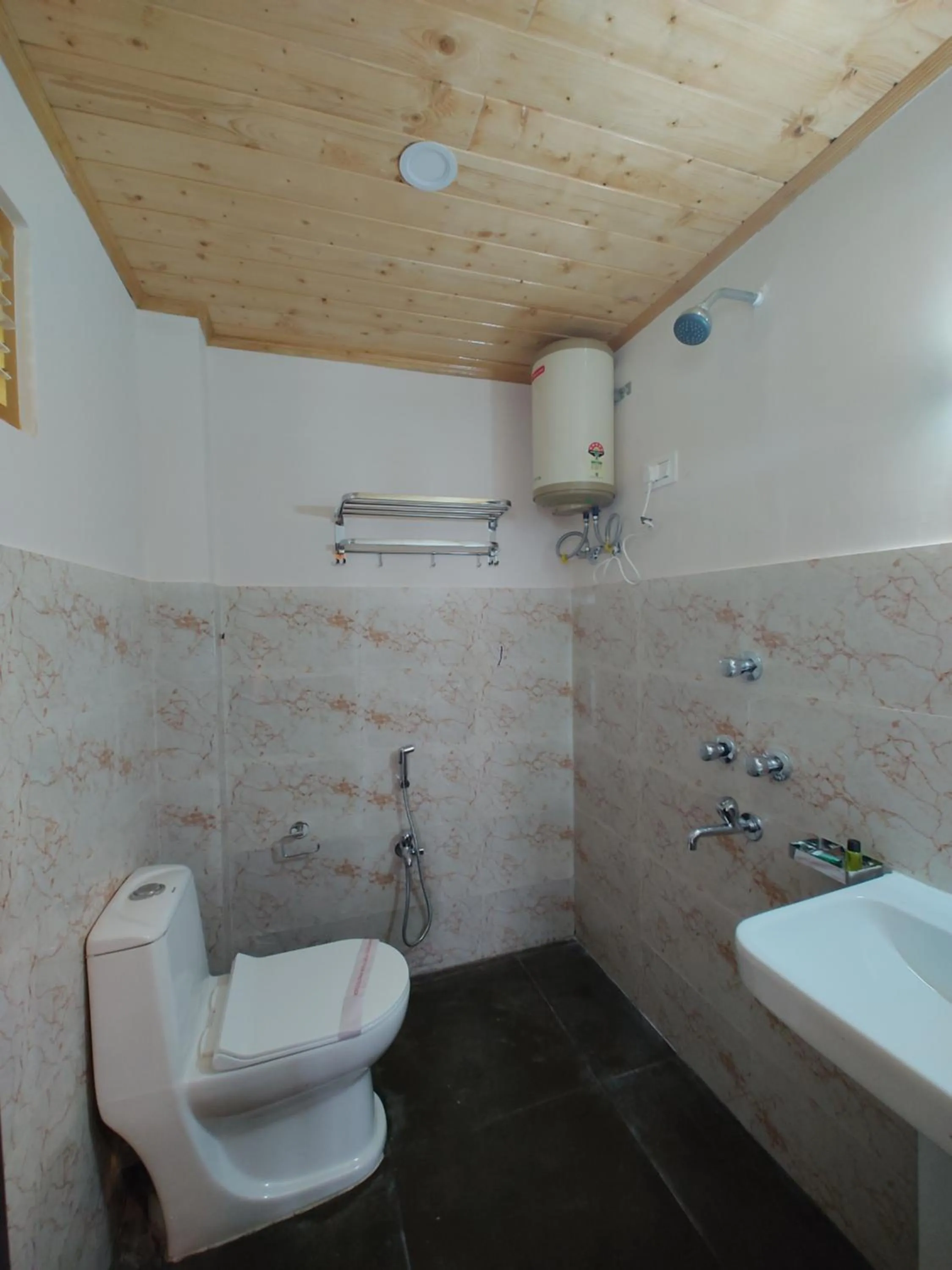 Bathroom in Apple Valley Cottages Lachung