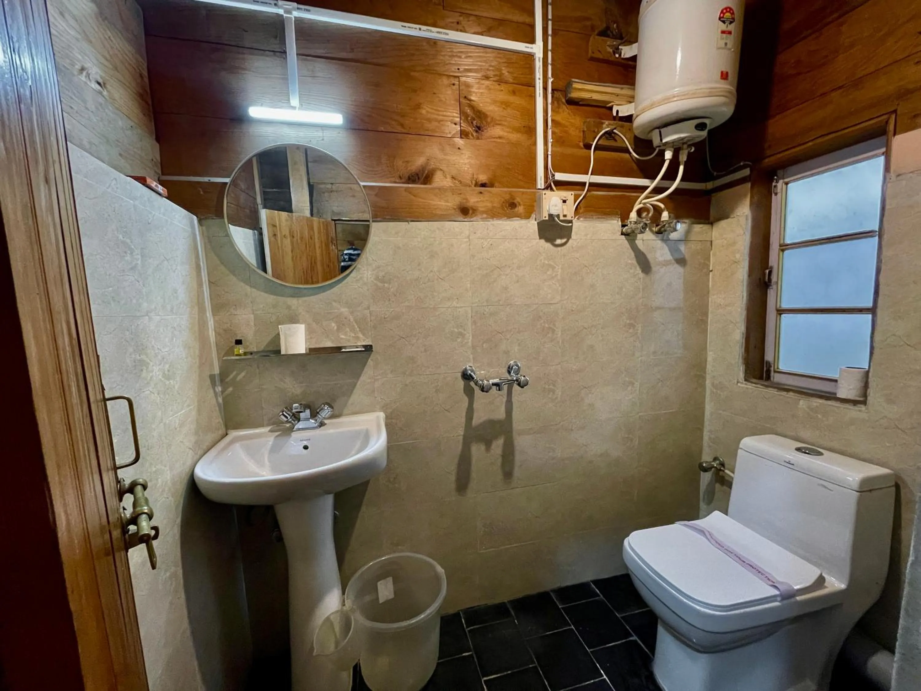 Bathroom in Apple Valley Cottages Lachung