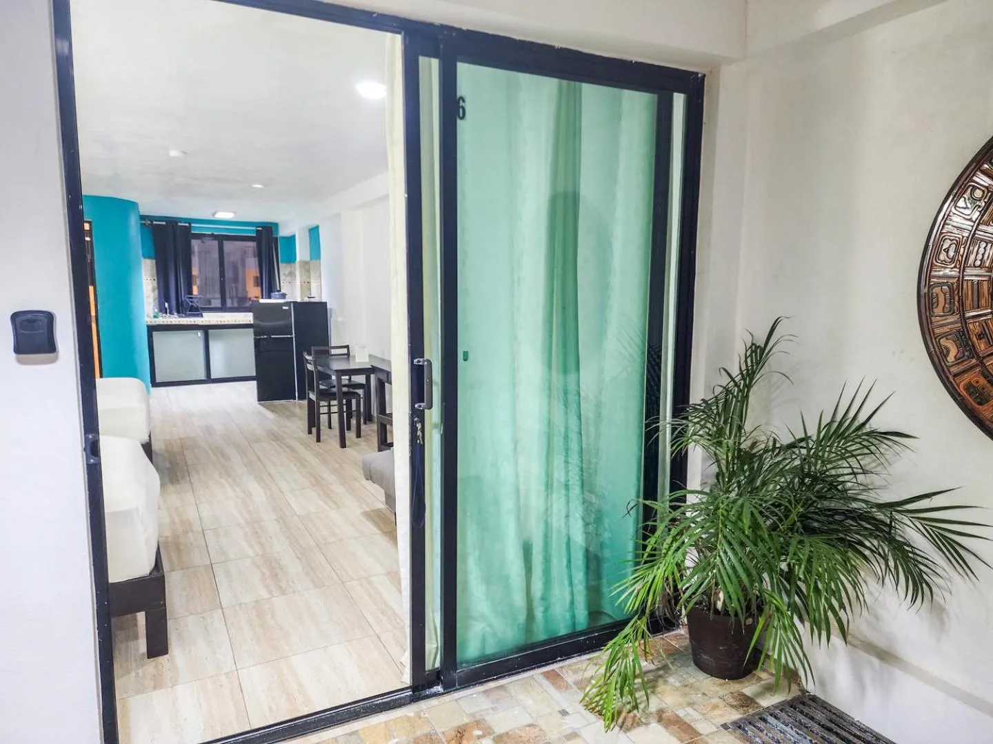 Facade/entrance in Fitz-Mar