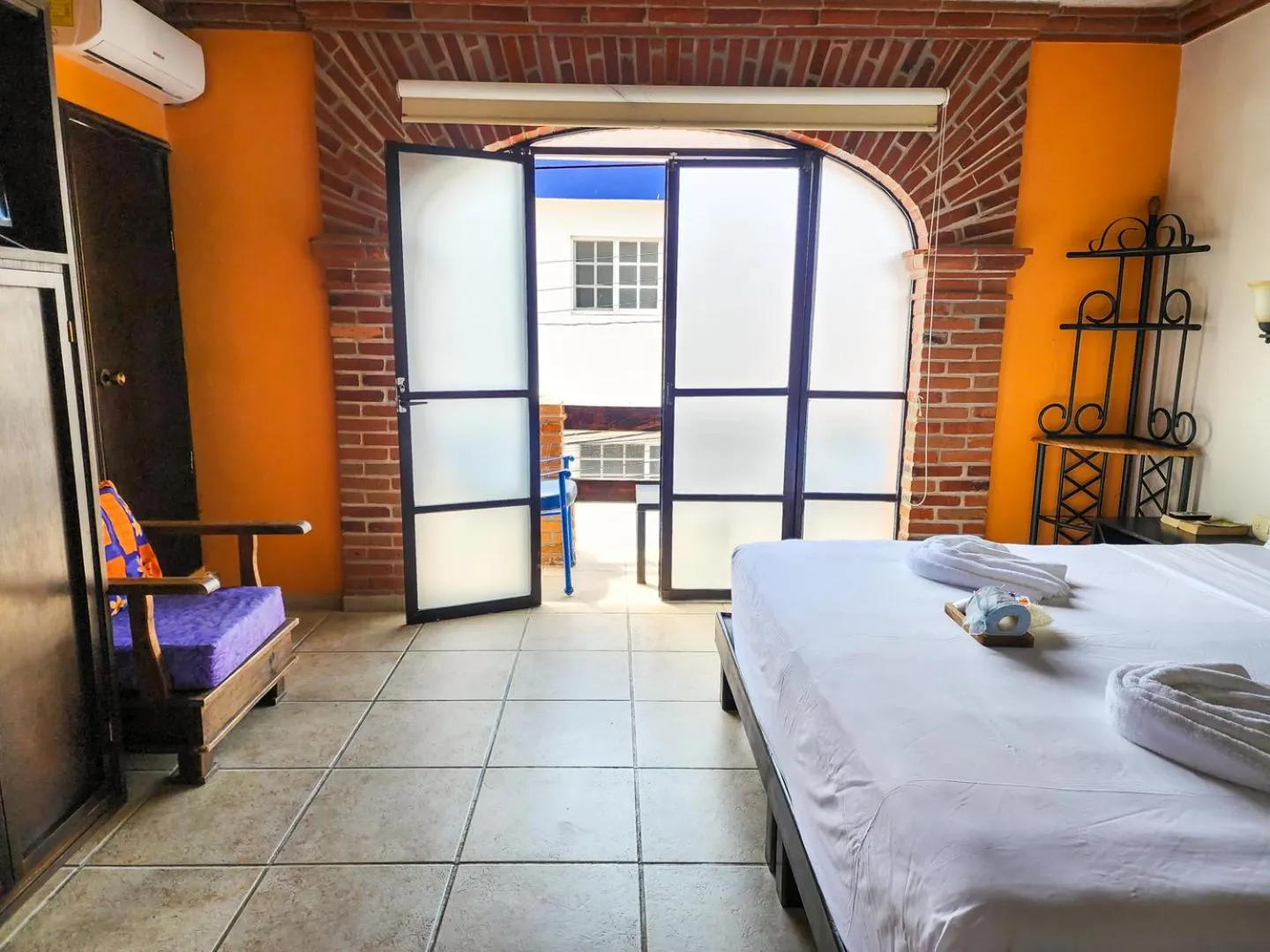 Photo of the whole room, Bed in Fitz-Mar