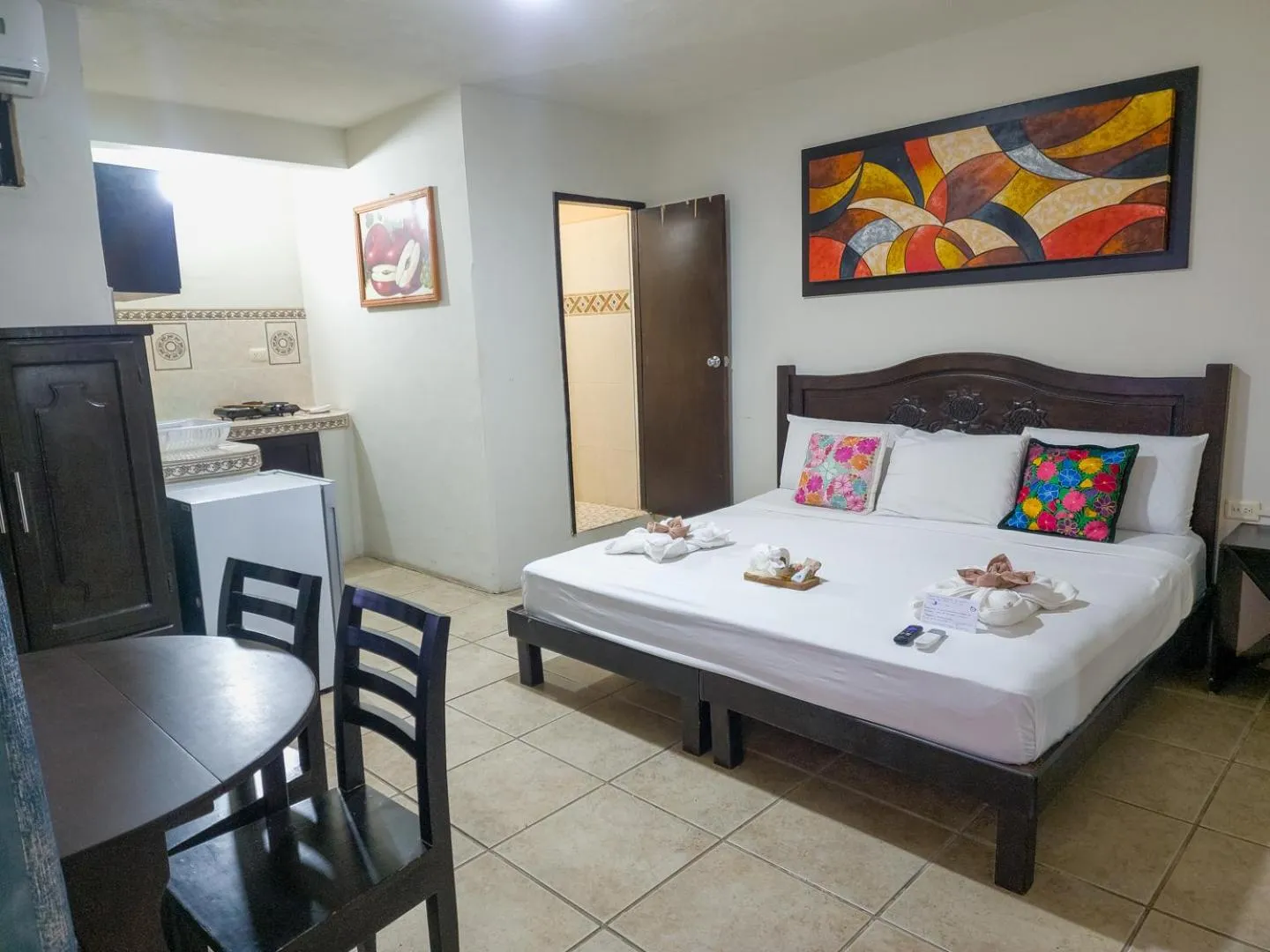 Photo of the whole room, Bed in Fitz-Mar