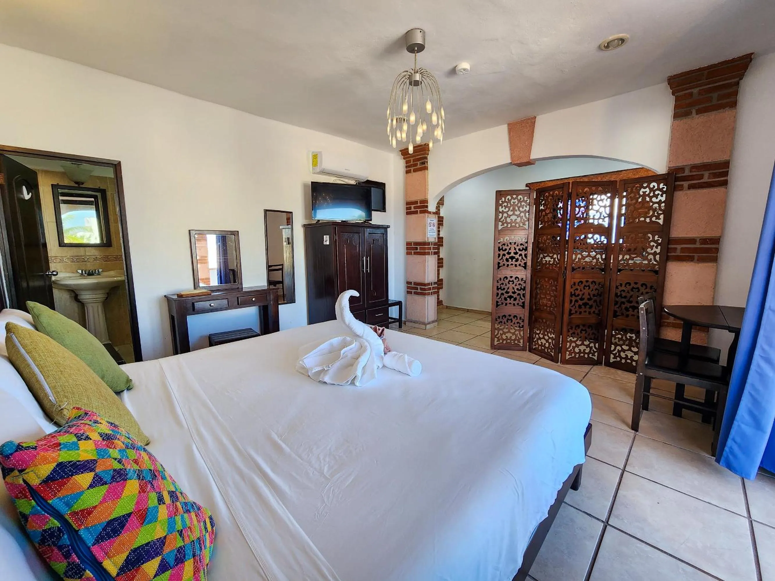 Photo of the whole room, Bed in Fitz-Mar