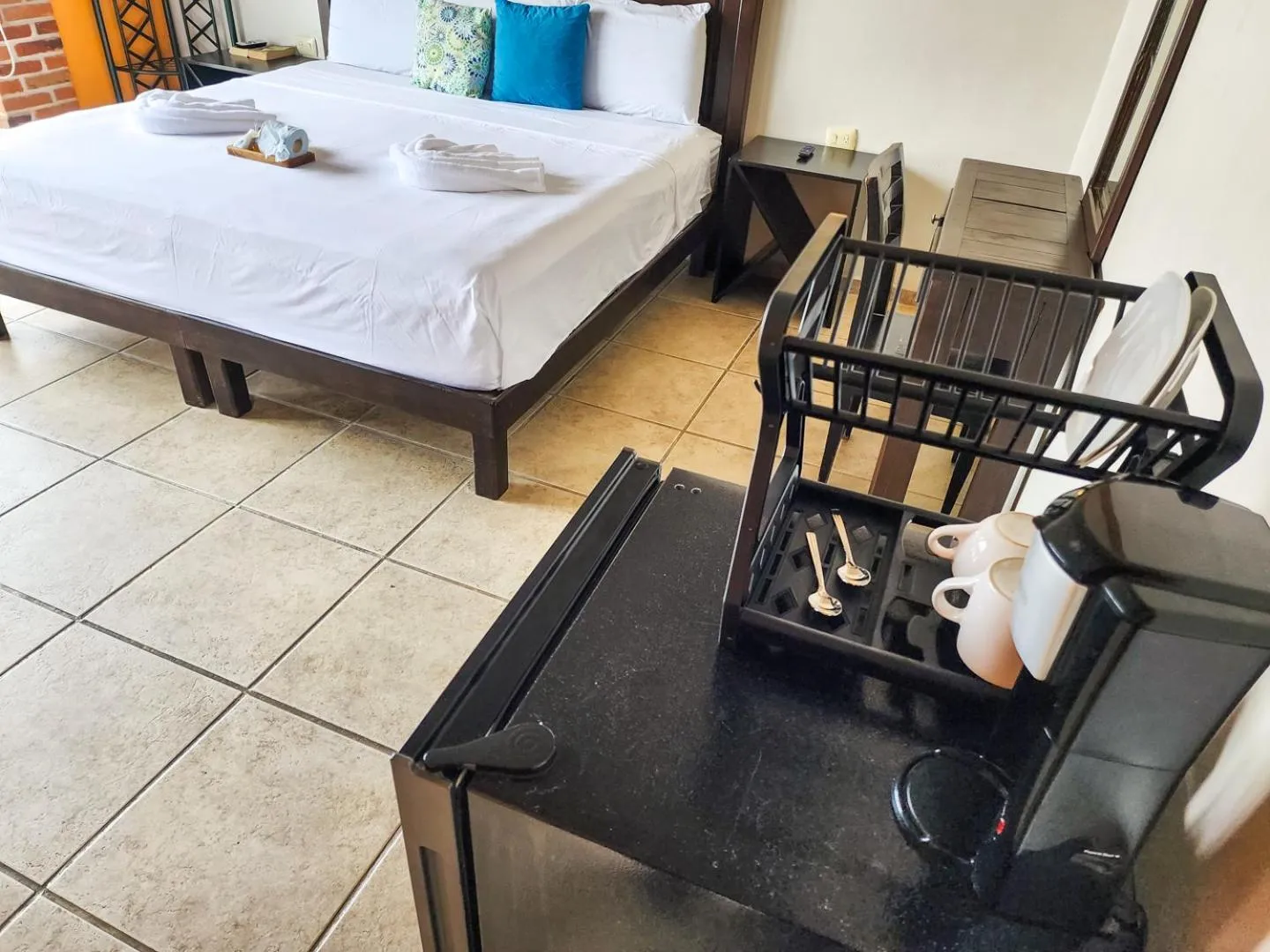 Dining area, Bed in Fitz-Mar