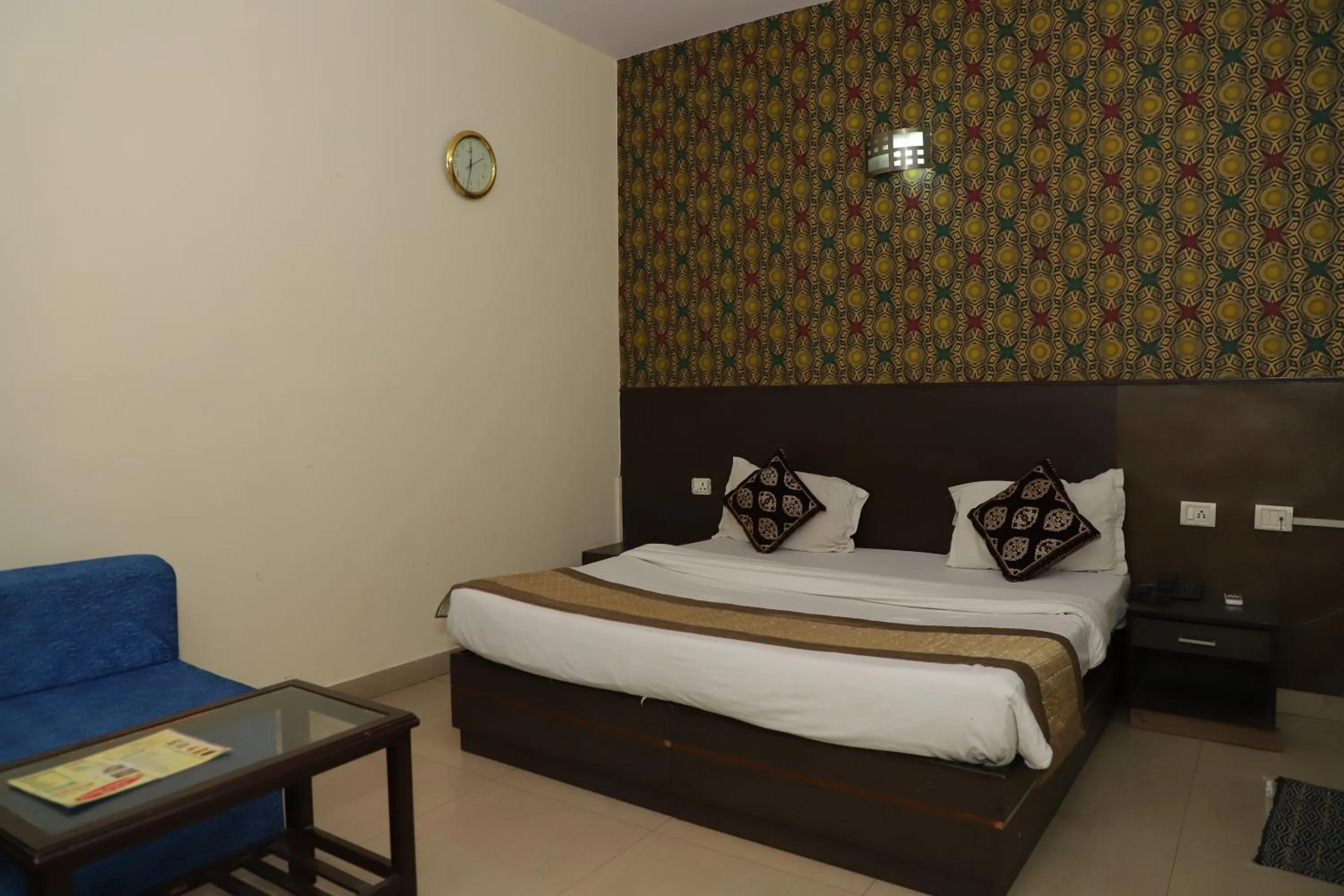 Photo of the whole room, Bed in Sunshine Residency Castle Pvt Ltd