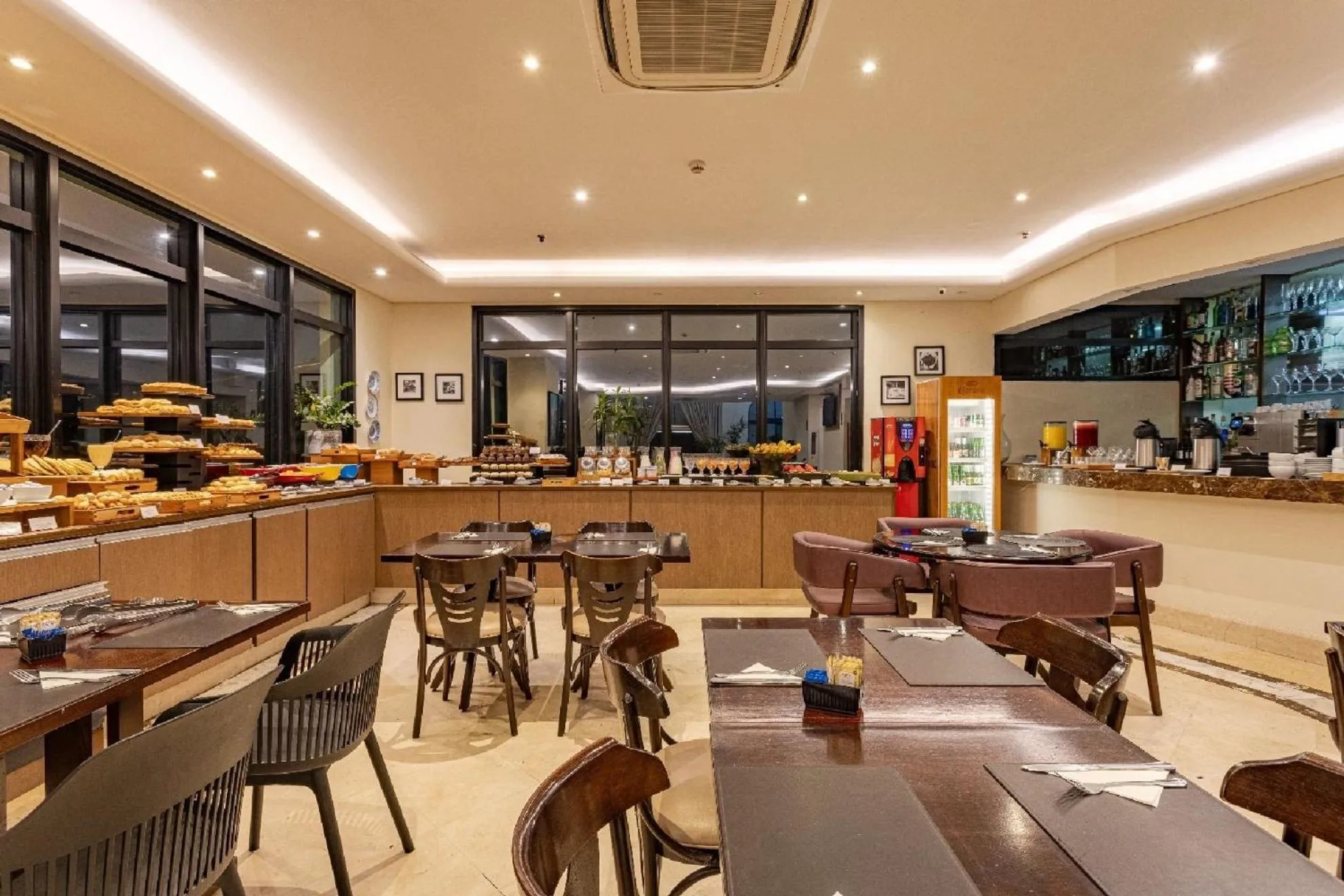 Buffet breakfast in Kaza Noah The Universe Paulista Bela Vista