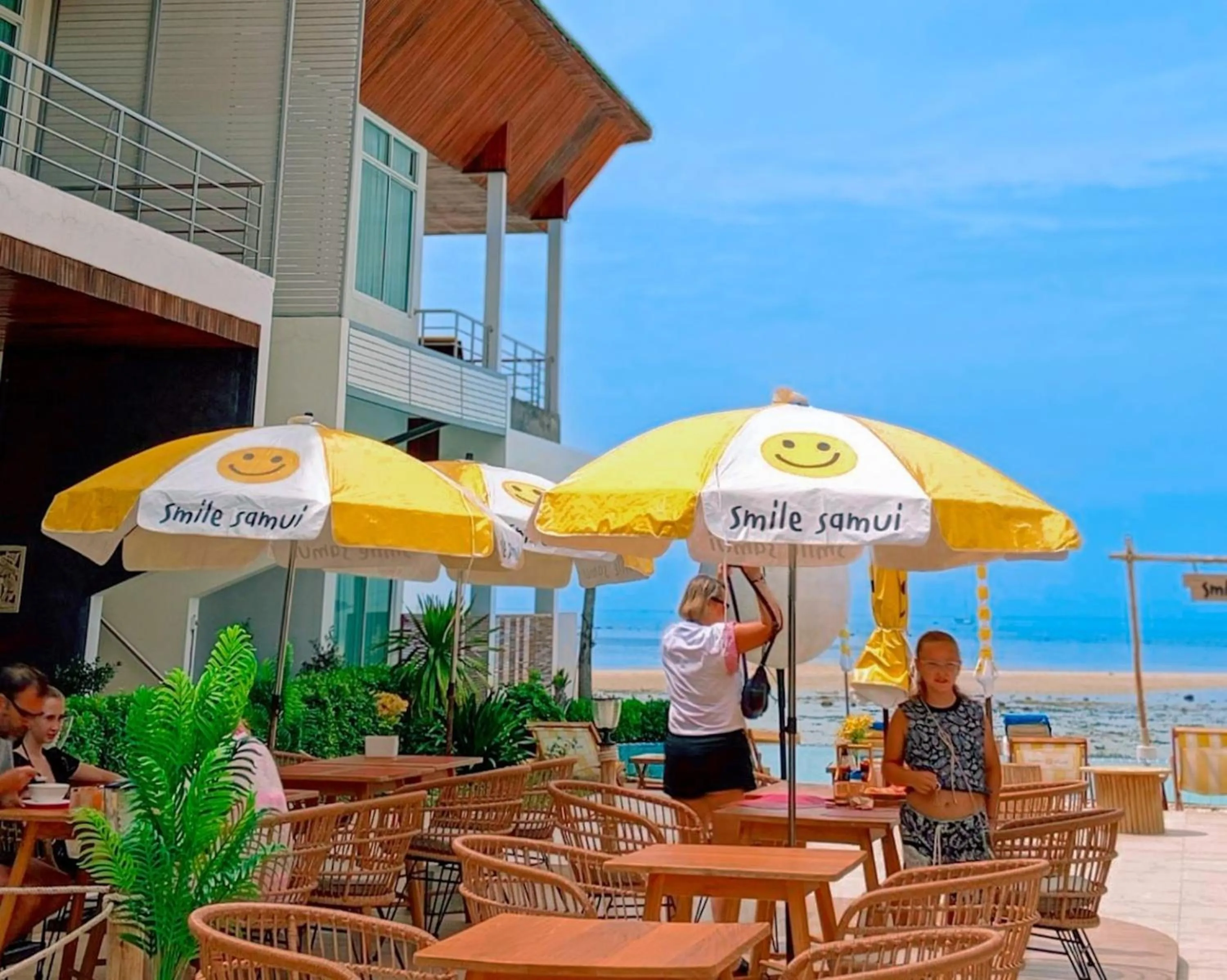 Restaurant/places to eat in Smile Samui Chaweng Beach Front Resort